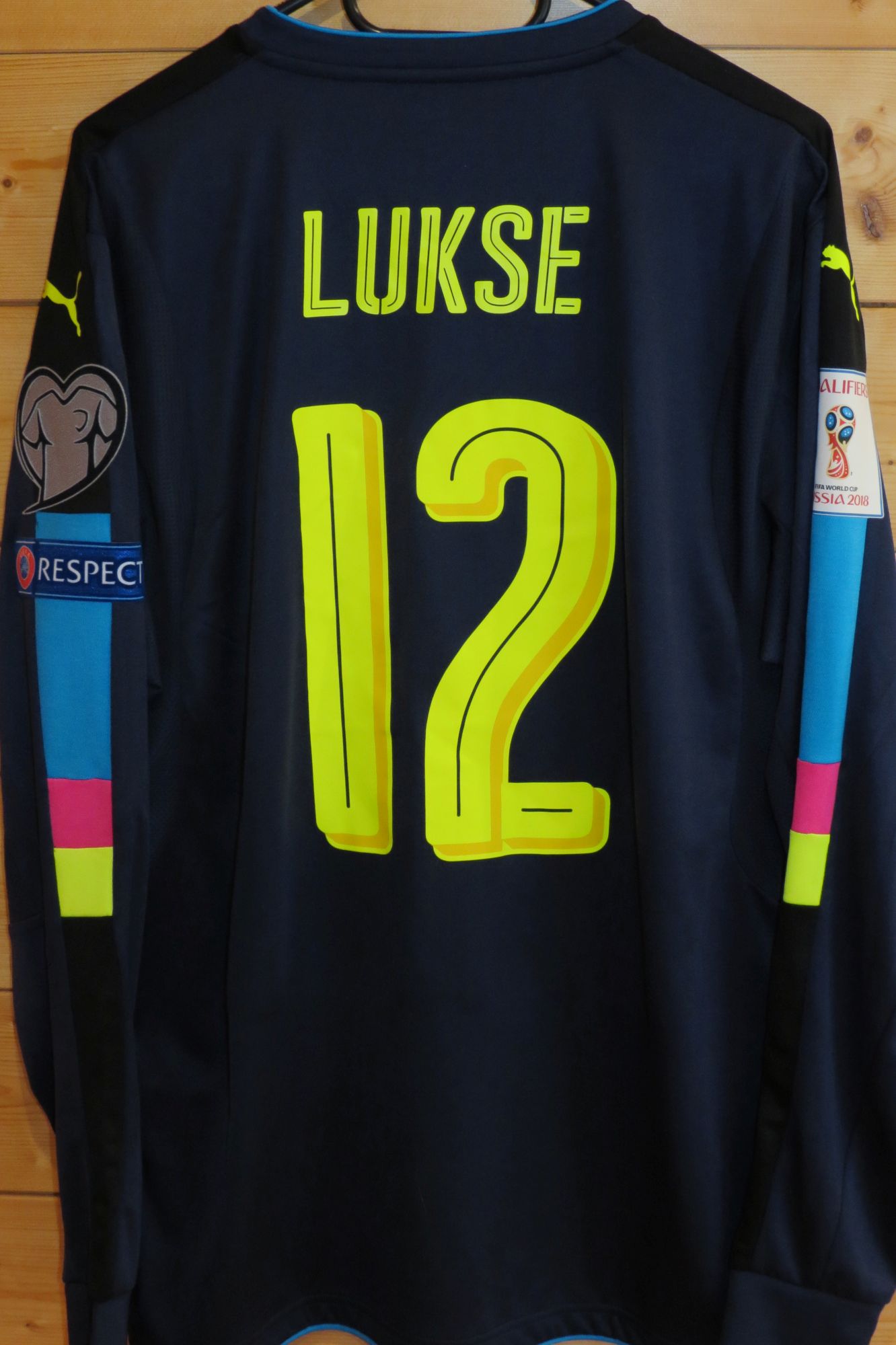 trikot-1118-oesterreich-lukse-rFDB7EE87-46B8-63C9-A1FA-FFF2561ED782.jpg