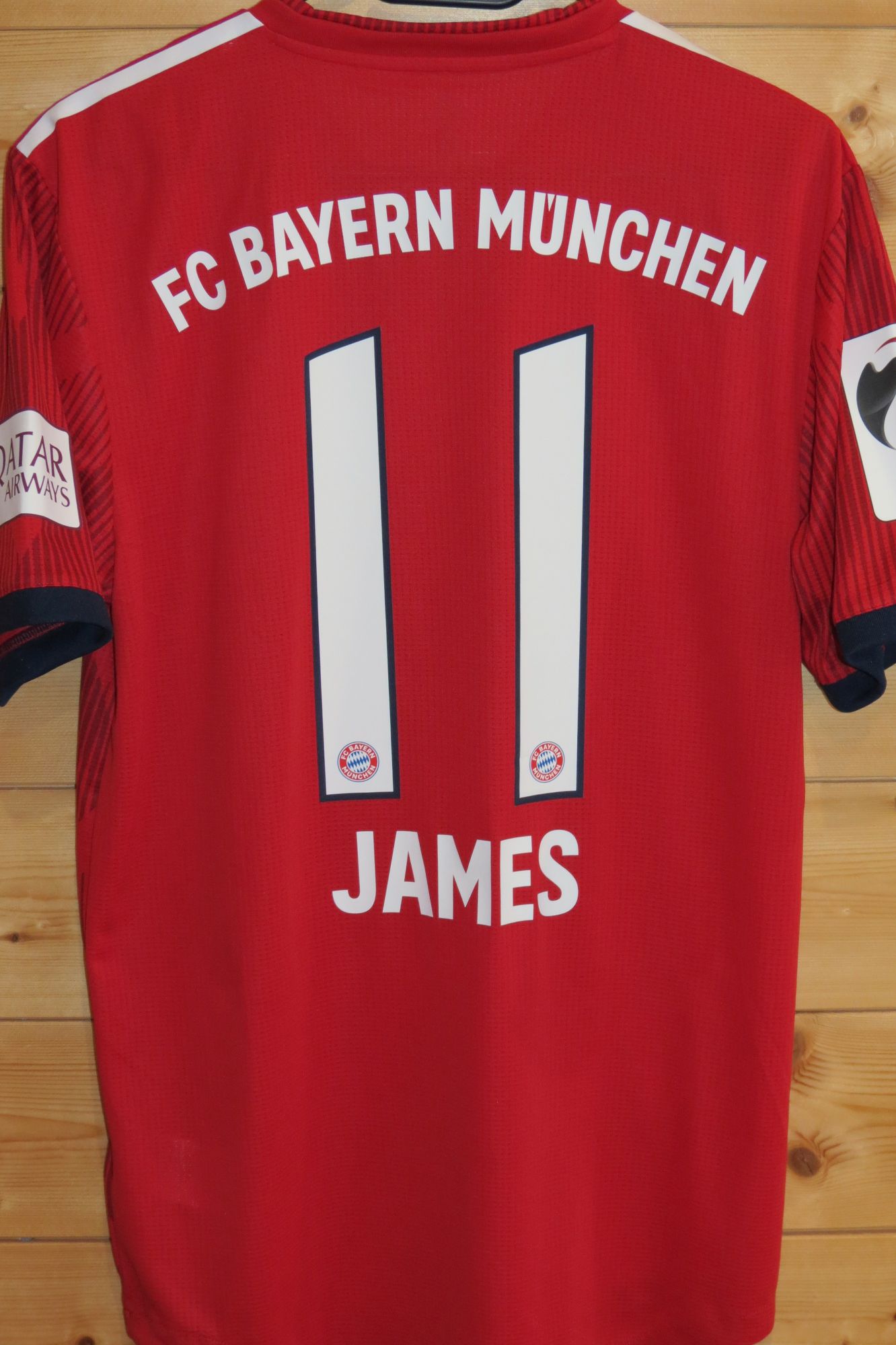 trikot-1209-bayern-james-r4836C7CD-52A8-384C-E666-48643B44DEF2.jpg