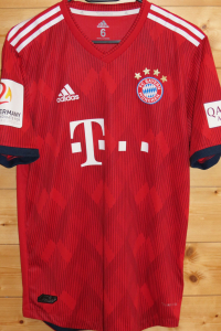 trikot-1209-bayern-james-f8E663DCD-19CE-16B2-1B00-6EBEFFDBD884.jpg