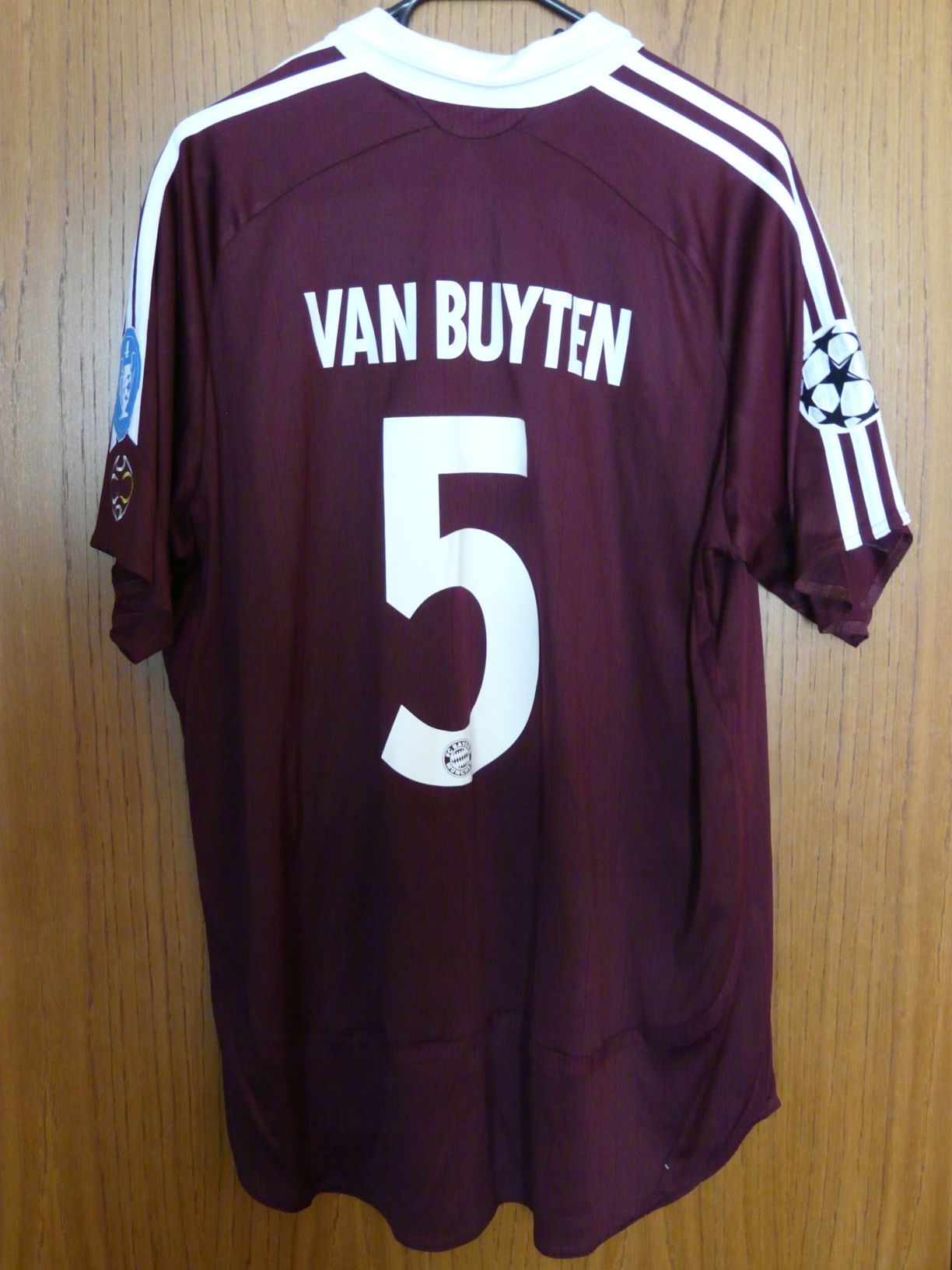 trikot-578-bayern-vanbuyten-r6BCBCD9A-5CE2-CC74-2192-0E823383BE57.jpg