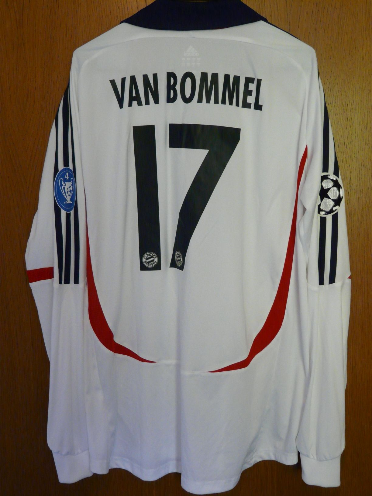 trikot-644-bayern-vanbommel-rC31C2CD9-A08F-C992-7946-1ECD90B89693.jpg