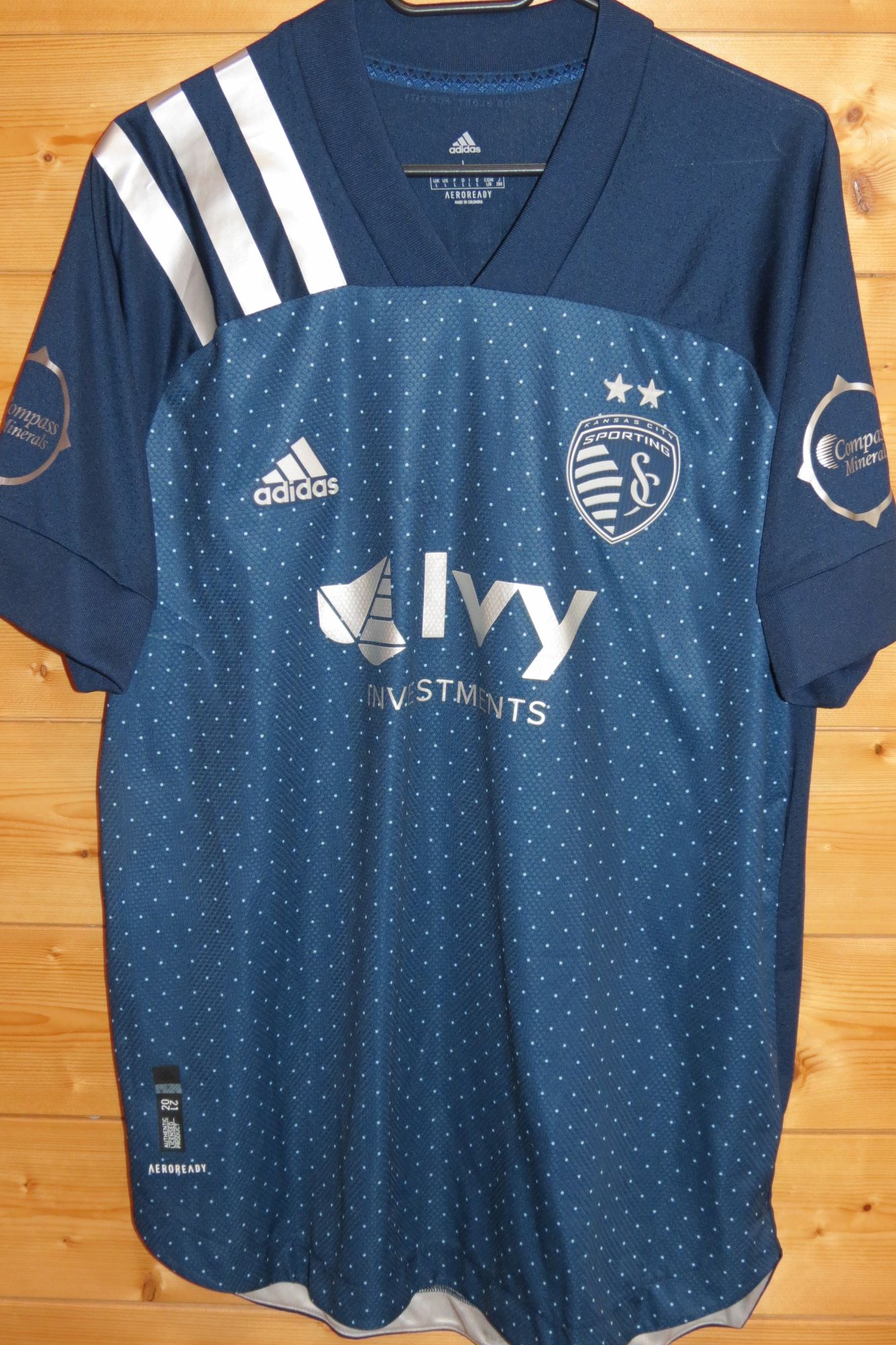 trikot-1685-kansas-reid-f748884E7-9EDD-17EF-F15A-DD6B472C7A06.jpg
