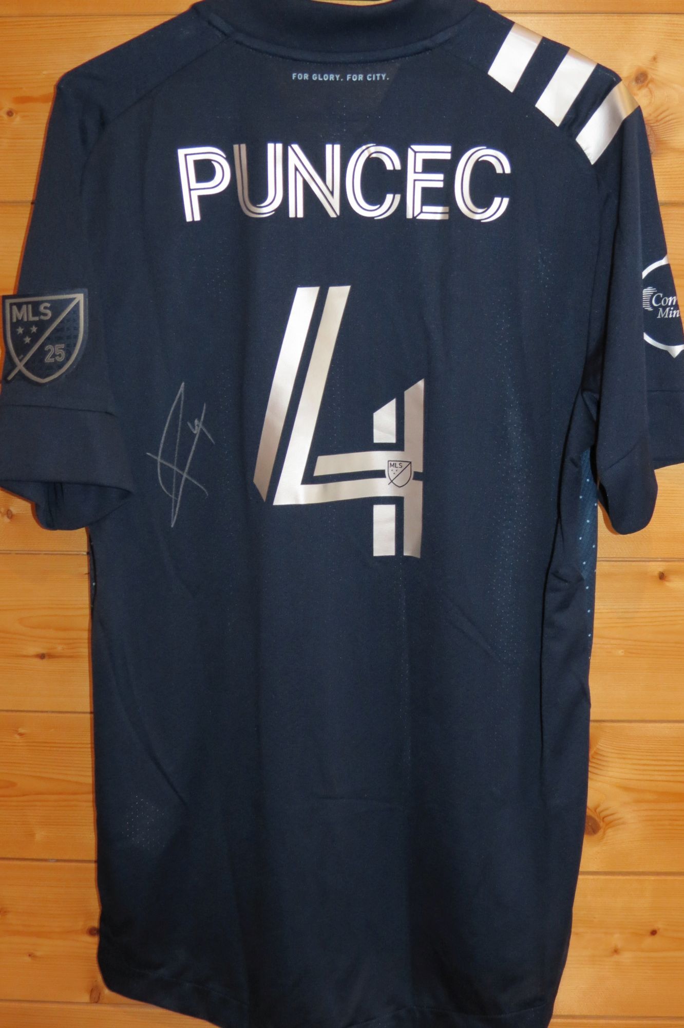 trikot-1688-kansas-puncec-rDE711389-6380-C950-2987-DC51E66A3C92.jpg