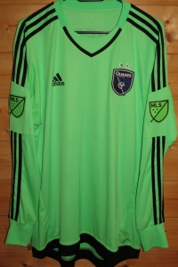 trikot-1558-earthquakes-meredith-f77213670-C21D-23C5-4AF4-717F609DC2ED.jpg