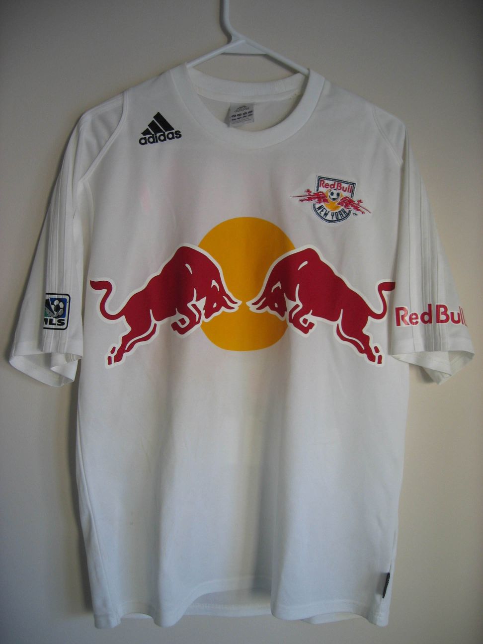 trikot-253-redbulls-guevara-f9A9E6FC4-3644-6FCA-9290-E1178D3E345A.jpg