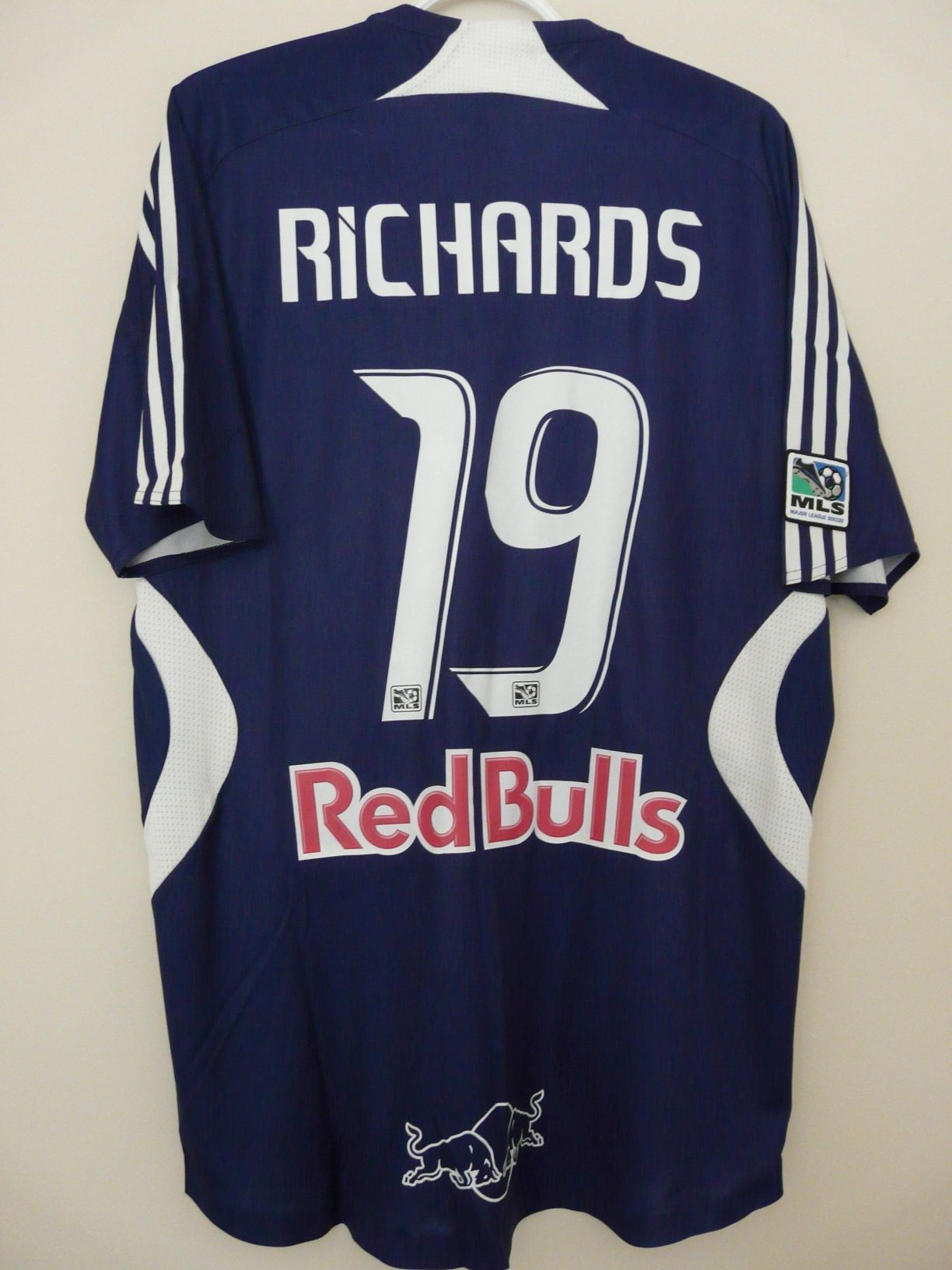 trikot-493-redbulls-richards-r2718086F-9CB7-60C1-BB6F-BD9D0DC2AFB9.jpg