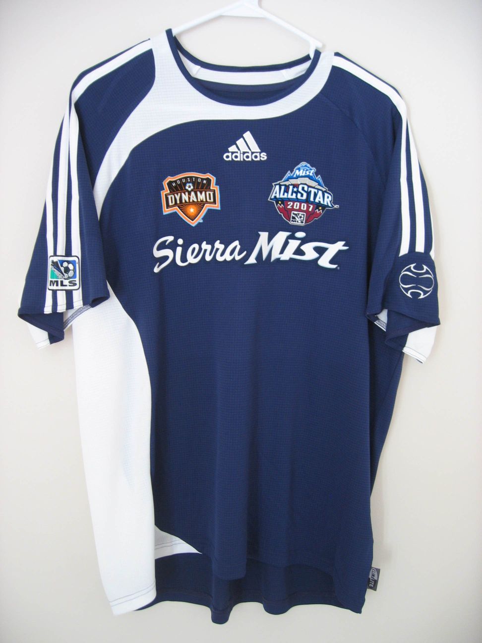 trikot-332-allstar-clark-f4BBBE578-57DF-6B8C-67D2-33345735AB99.jpg