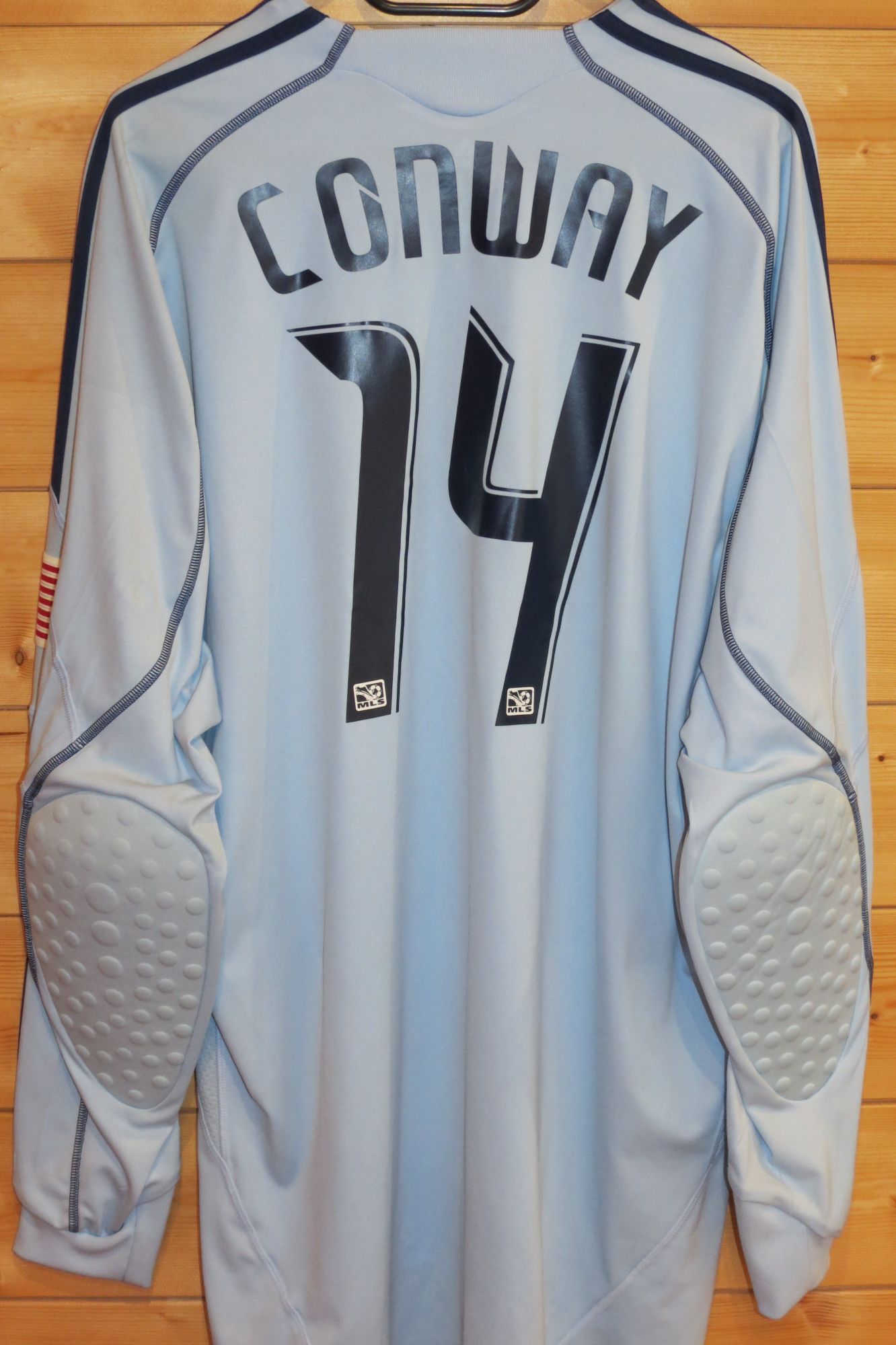 trikot-1418-chivas-conway-rE71EC860-CB7C-7873-E36B-899C86EF005D.jpg