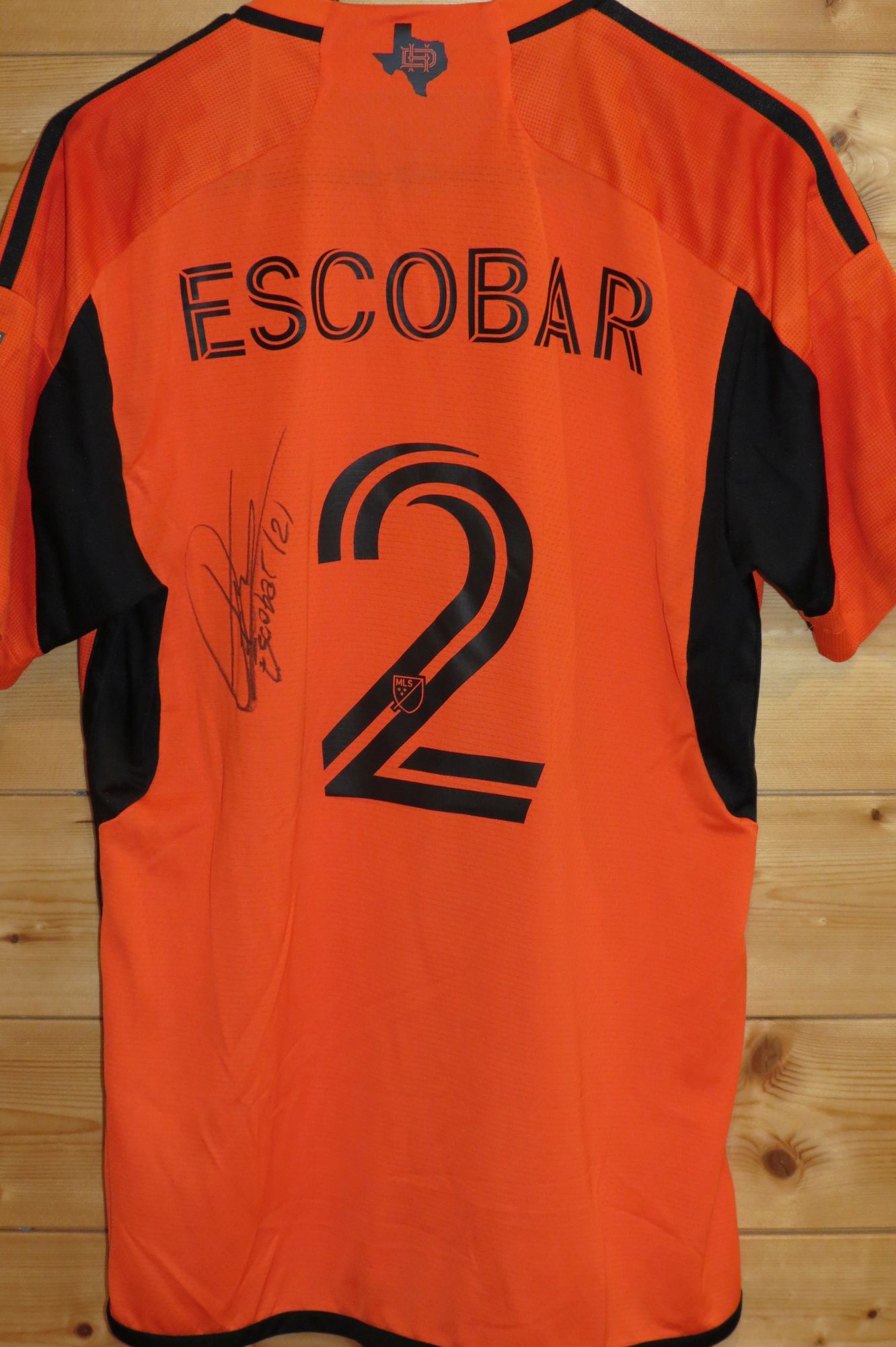 trikot-1794-houston-escobar-rDA37BFFF-B75B-1019-6CE1-A7CD16113FF9.jpg