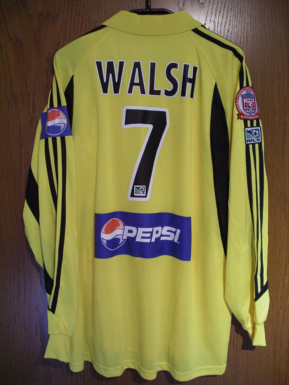 trikot-066-columbus-walsh-r8B20DB36-D107-5F9F-8D15-67D566BF4BD2.jpg