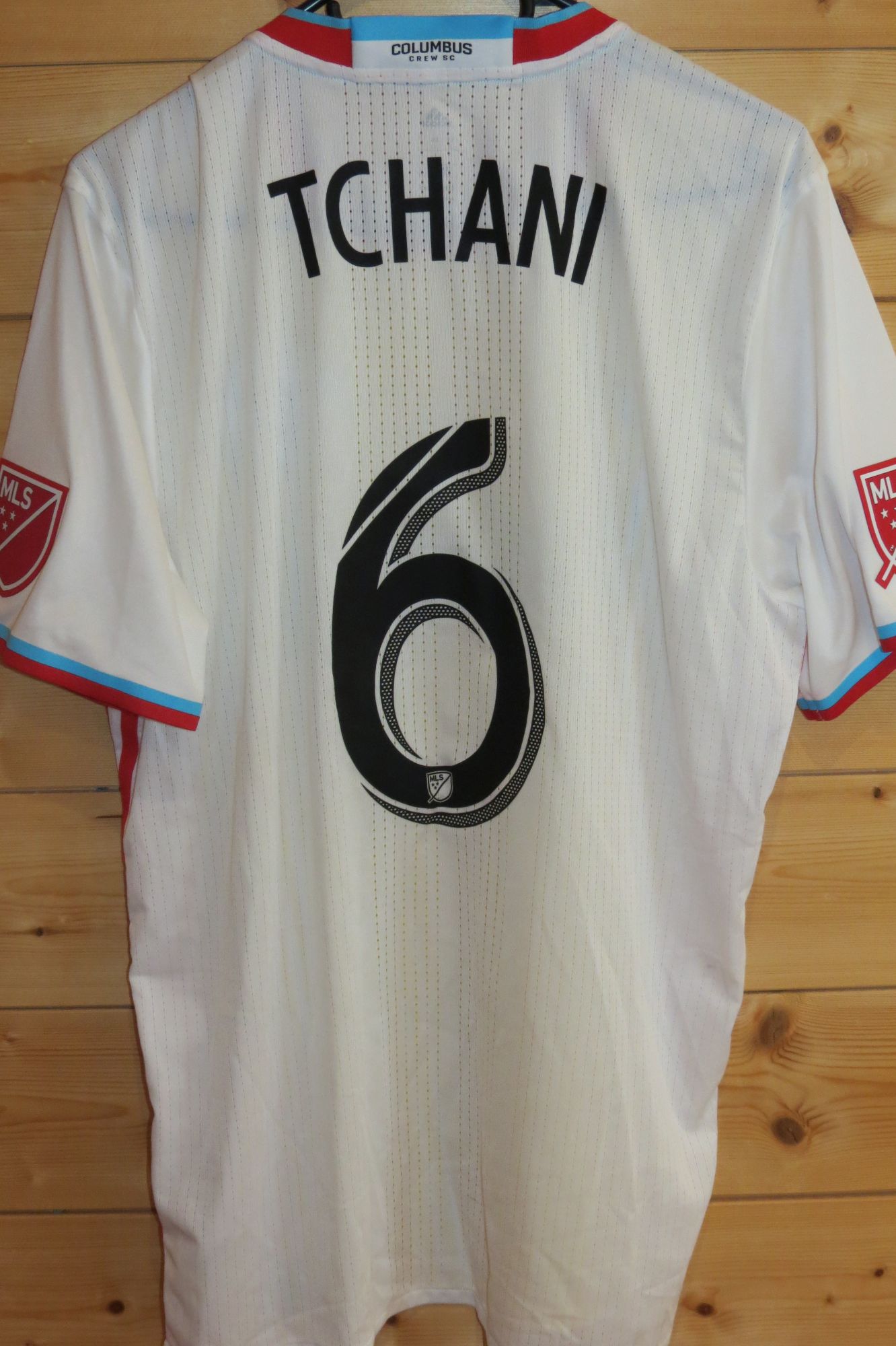 trikot-1111-columbus-tchani-rC8F5F878-FB20-154F-DA9C-87F0BA8ED835.jpg