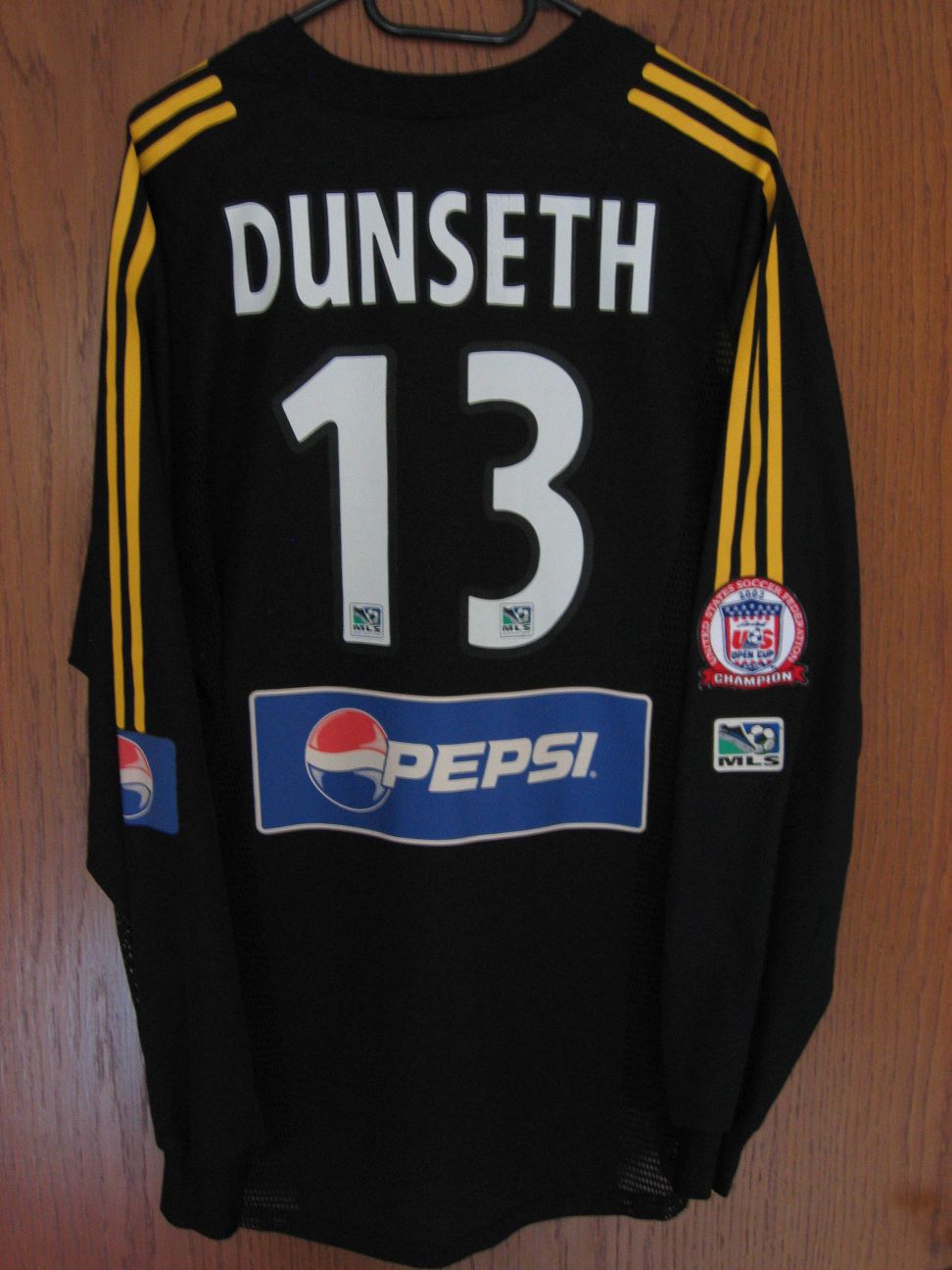 trikot-134-columbus-dunseth-rD7F39CEB-EE22-A5E8-0300-B39E7EF32B2D.jpg