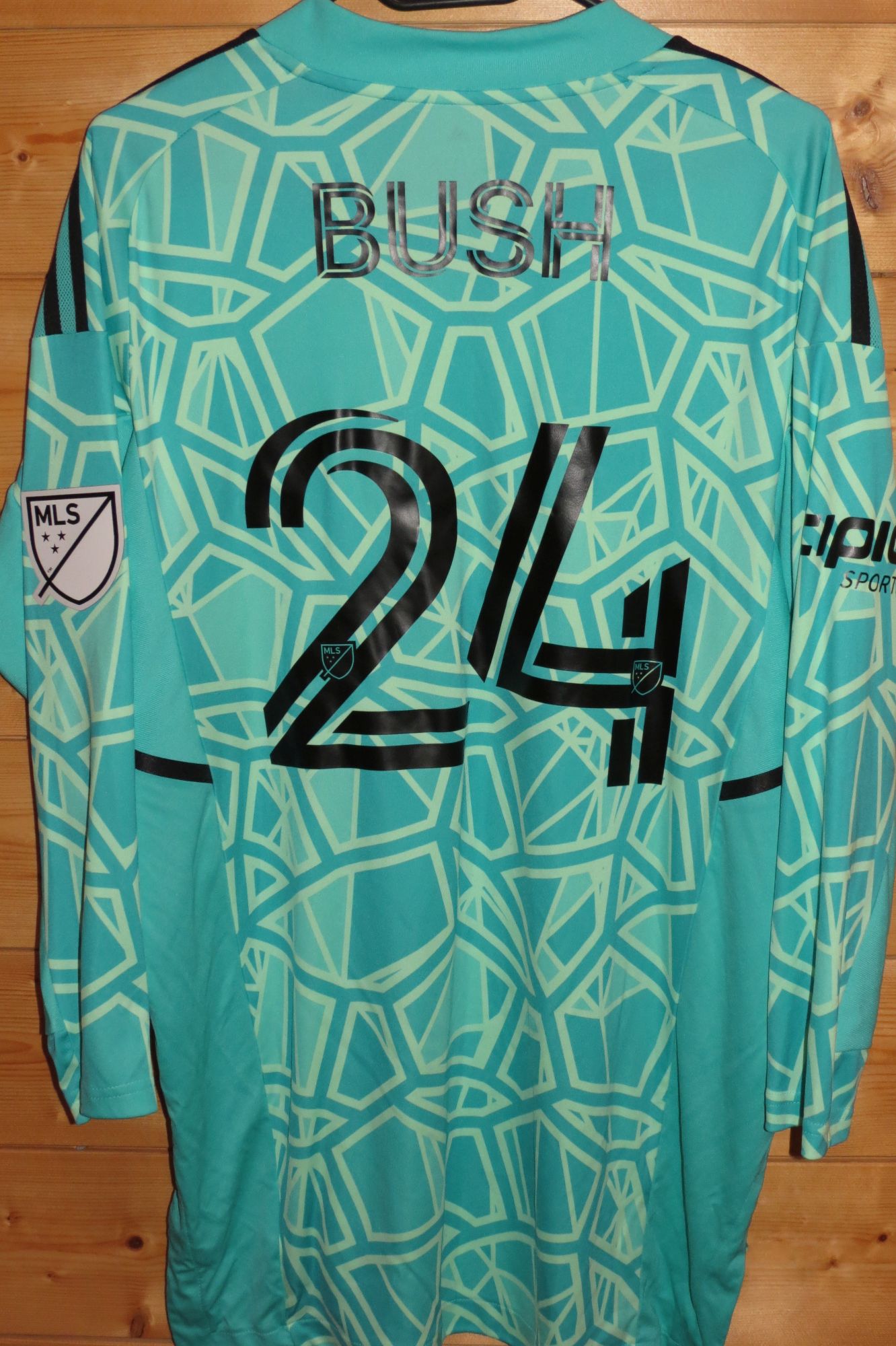 trikot-1550-columbus-bush-rC9F7339E-5C4D-17AC-1377-829DB9C4FDA8.jpg