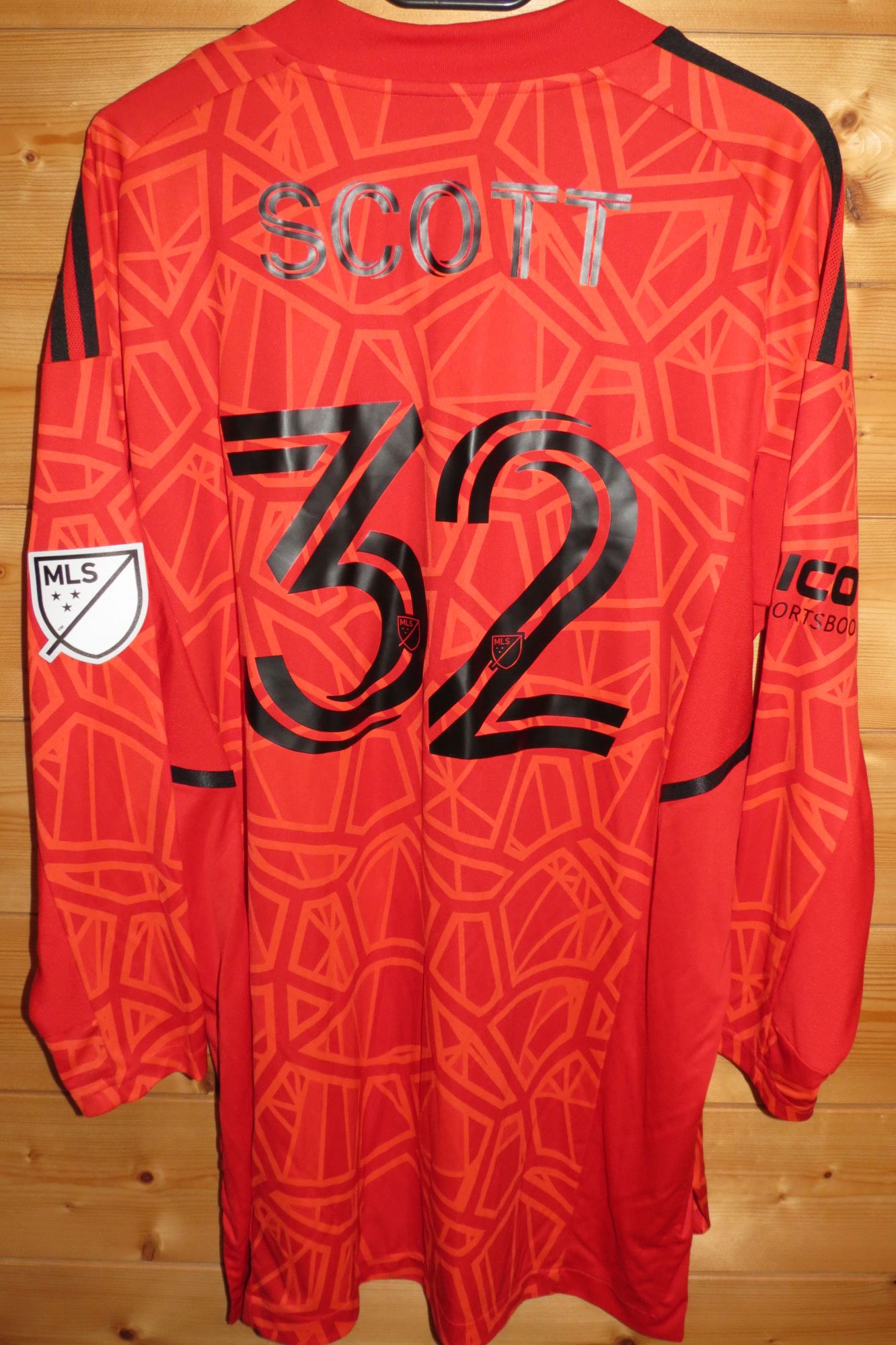 trikot-1554-columbus-scott-r6E8A4E40-D7E2-FABD-10B0-854A73A57DC9.jpg