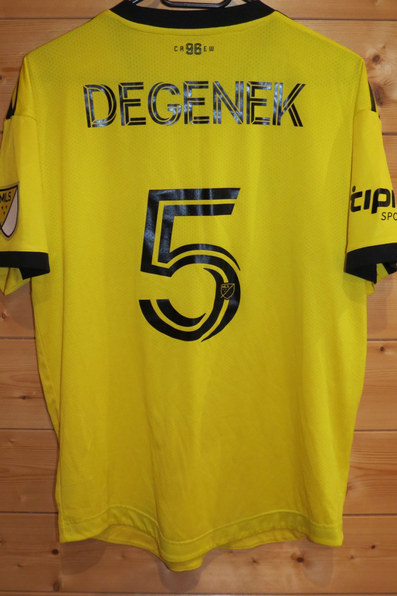 trikot-1555-columbus-degenek-r0823C4B5-034D-E9F1-84C4-15C6B50D3B6B.jpg