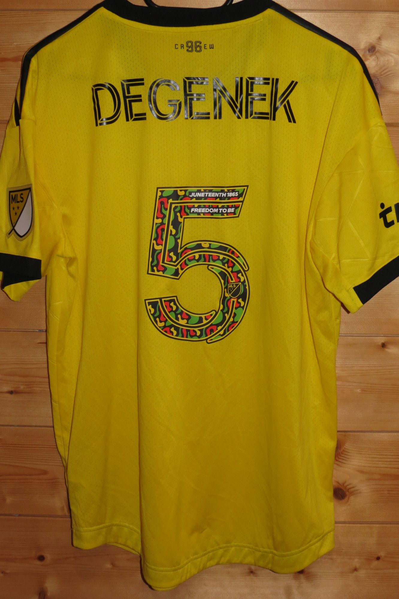 trikot-1556-columbus-degenek-r1E17636D-0AC0-C097-6864-D893356ACDA4.jpg