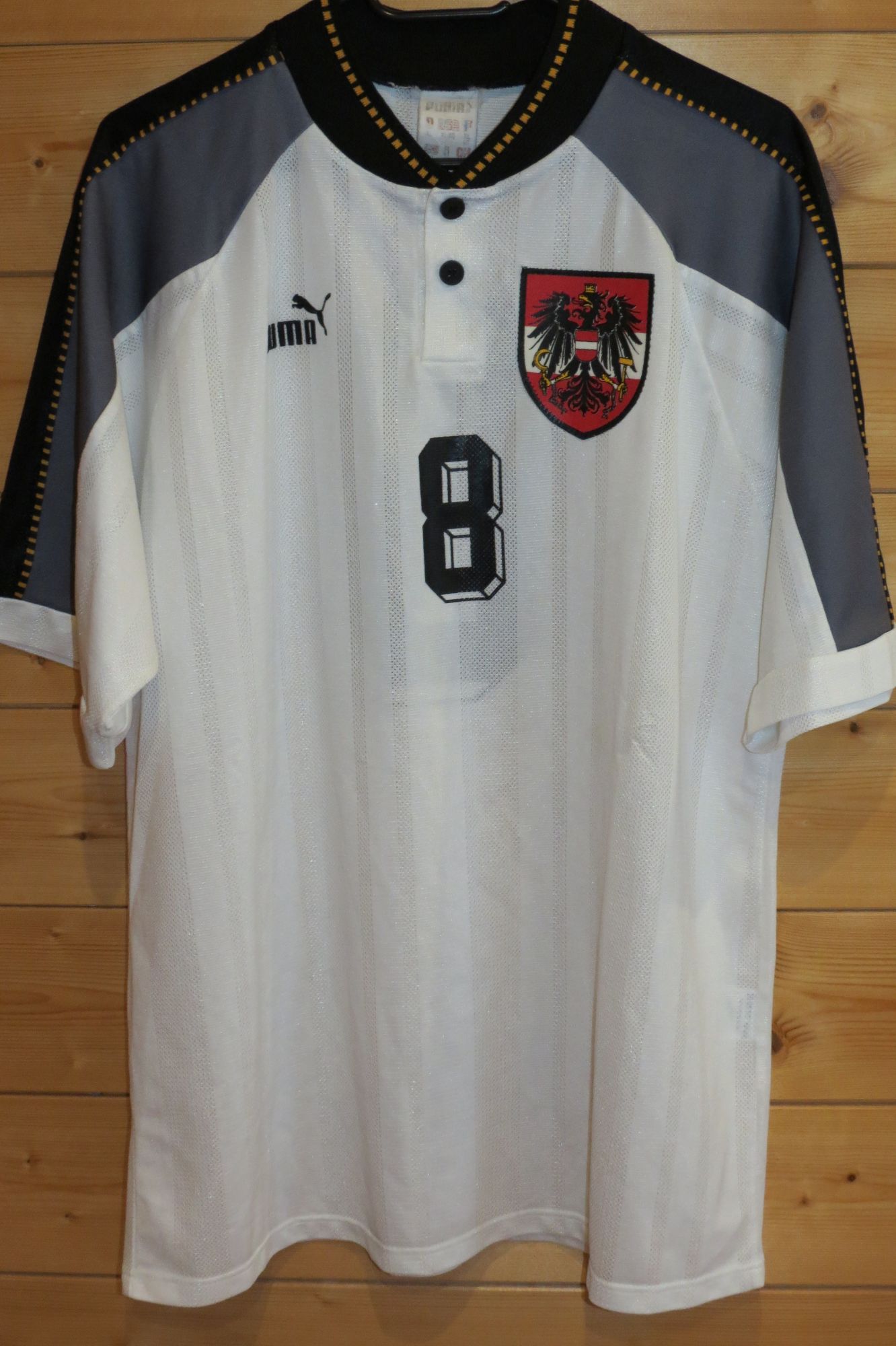 trikot-1674-oesterreich-kuehbauer-f2A136DC8-E0E7-C9ED-CCD6-F3D0F9787408.jpg