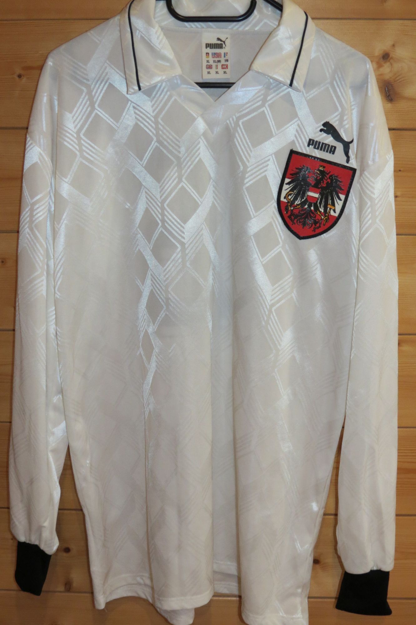 trikot-1710-oesterreich-16-fD6BE3F3A-B7FE-6E77-8B74-60FD0F5EE119.jpg
