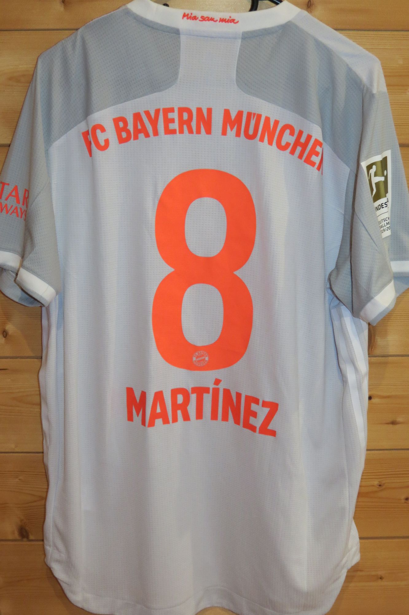 trikot-1408-bayern-martinez-rA370A244-A5C6-4815-7946-45BD2E92B0EC.jpg