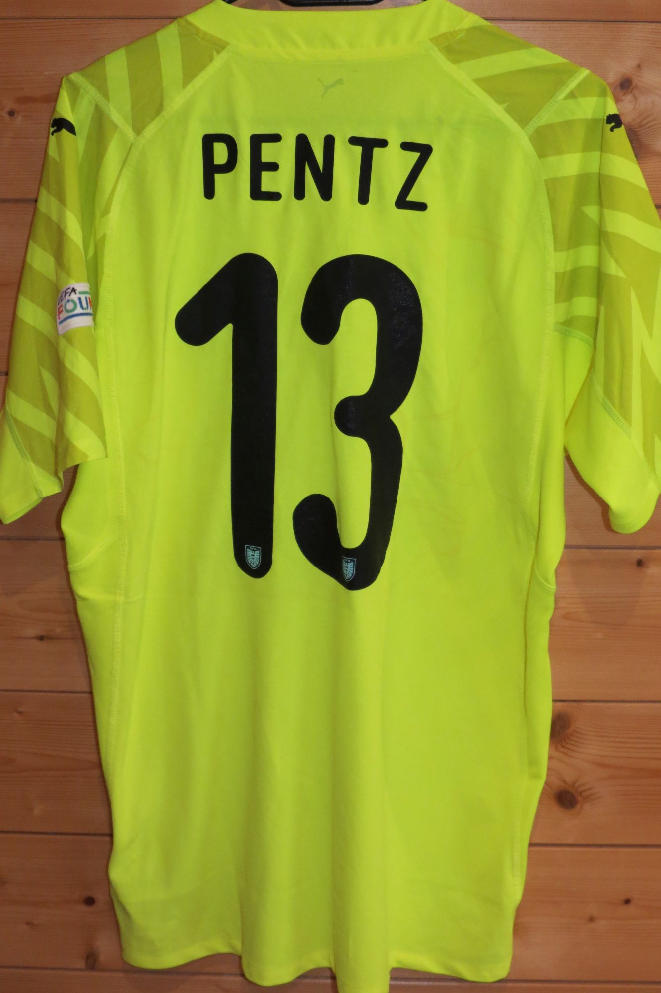 trikot-1704-oesterreich-pentz-r3C7DE8CB-F585-BF10-C7F4-328B07D452A2.jpg