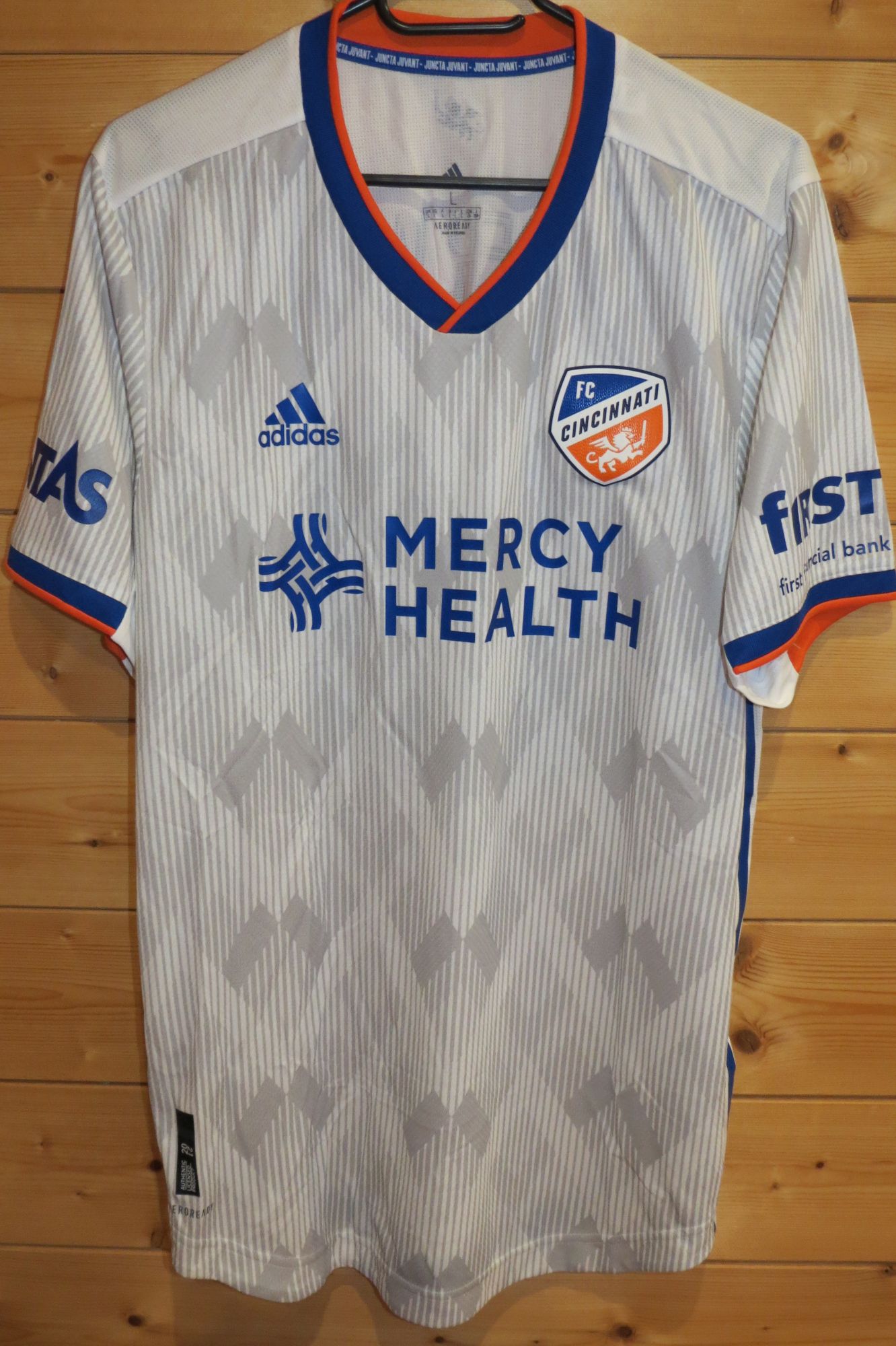 trikot-1565-cincinnati-vanderwerff-f7F086C57-FD64-FAE1-2FAF-94B1224743BE.jpg