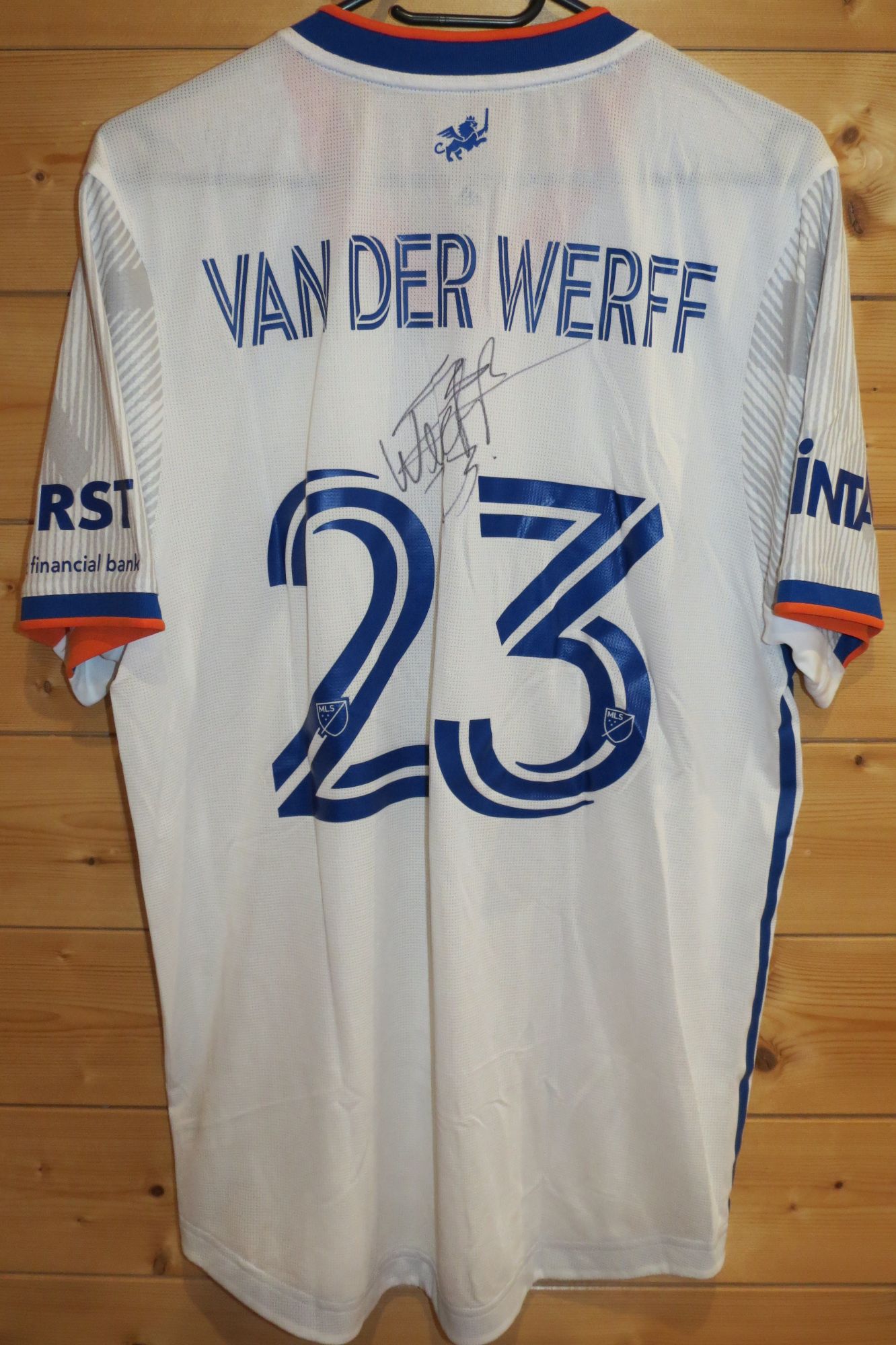 trikot-1565-cincinnati-vanderwerff-r2319823C-9BEE-8284-E19D-E6B29ABE5965.jpg