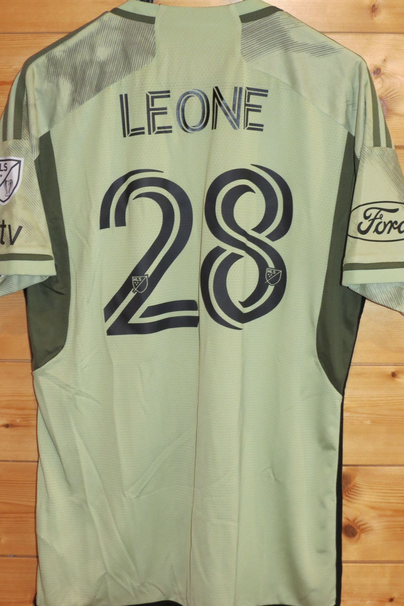 trikot-1765-losangeles-leone-r6C229A07-1E72-F55B-3D2A-867BA4D90B28.jpg
