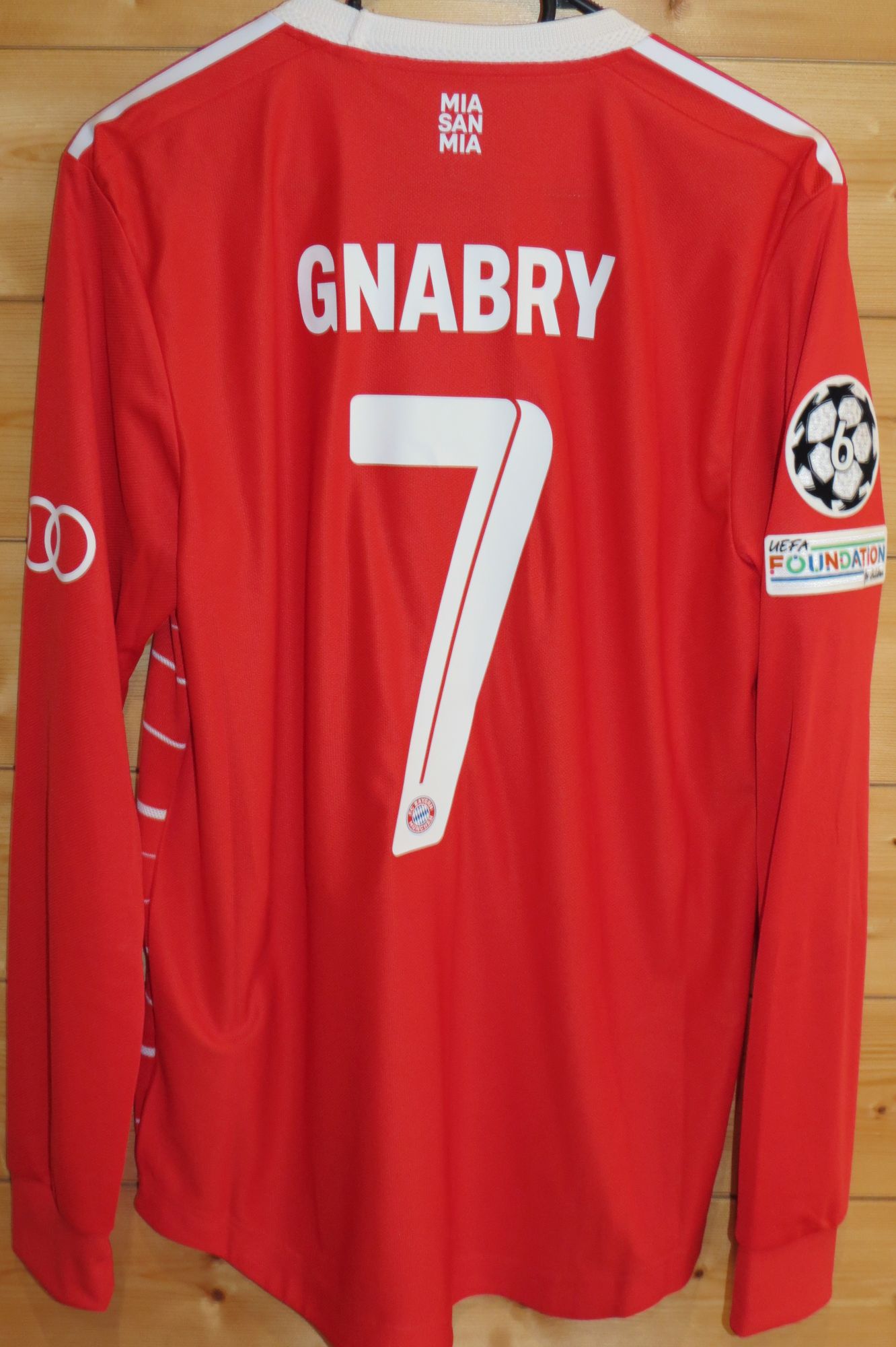 trikot-1519-bayern-gnabry-rC9F514D6-9934-3E9D-EE61-17CFD6819632.jpg