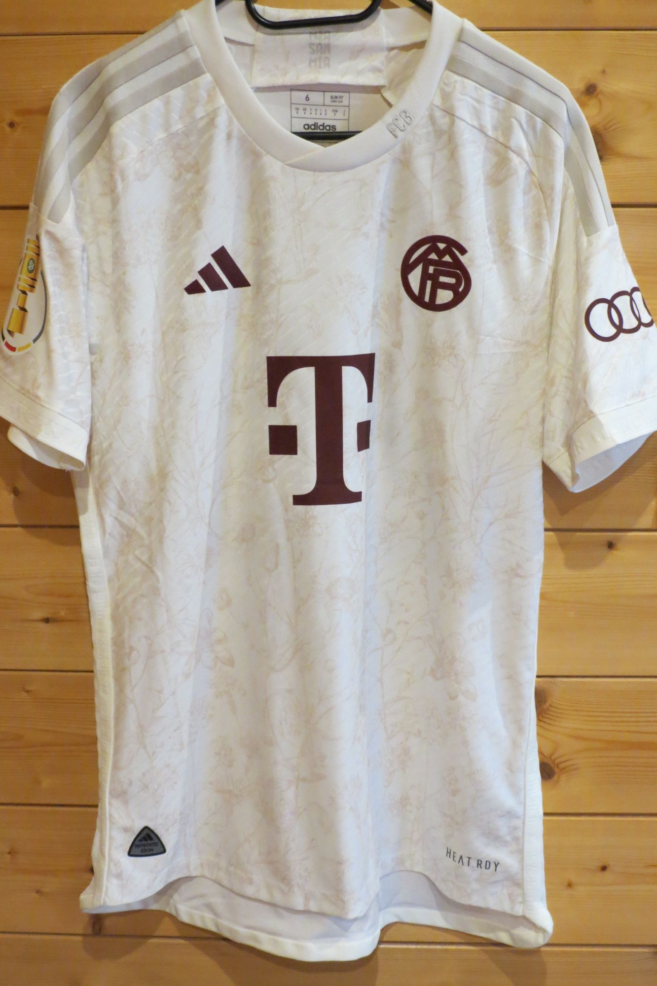 trikot-1631-bayern-mueller-fBB1CF476-5CC4-66F2-B7AB-6024170A9CFF.jpg