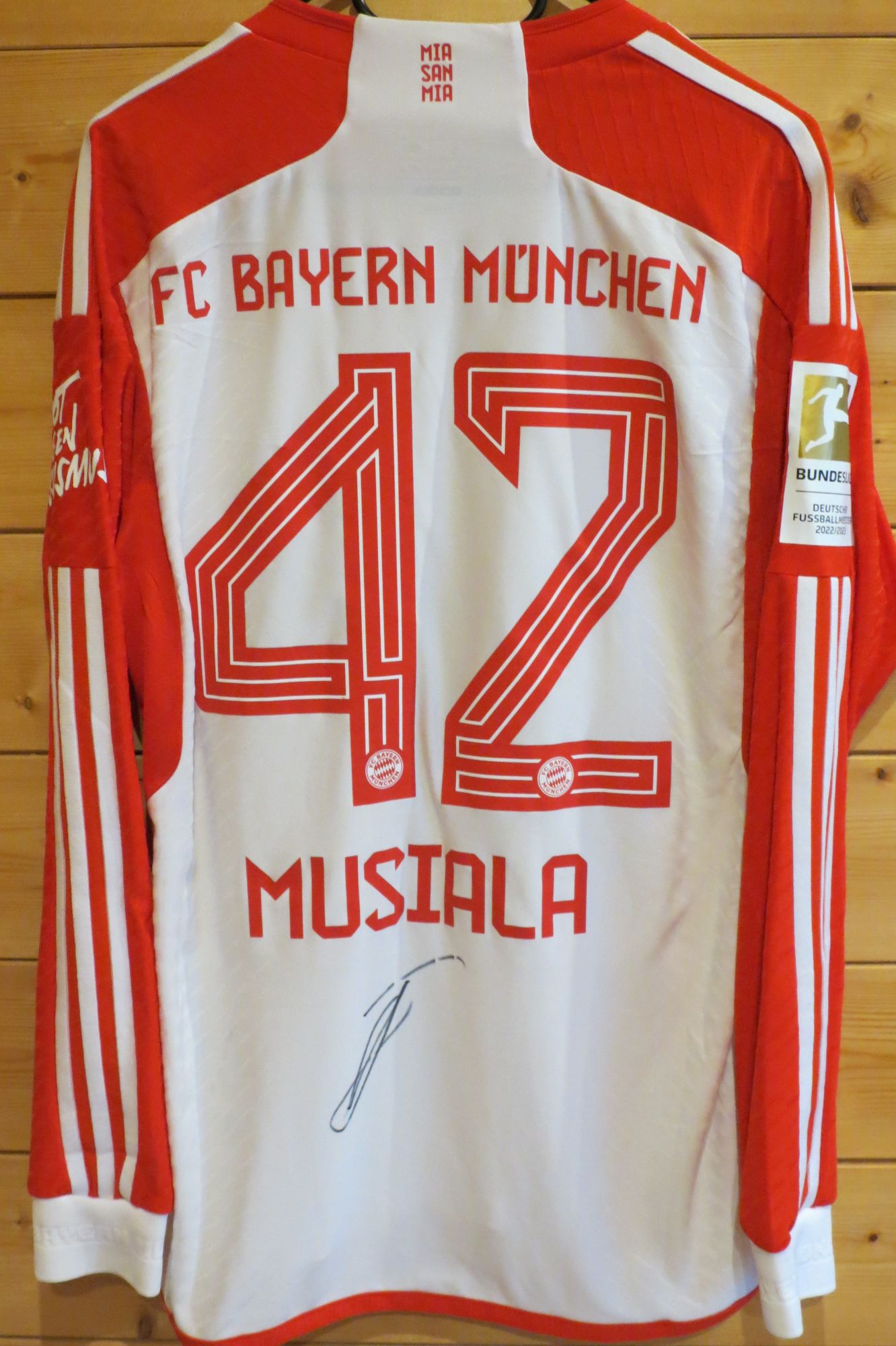 trikot-1635-bayern-musiala-r042D38AA-8B39-ECA4-10F9-CB39BAA62F3F.jpg