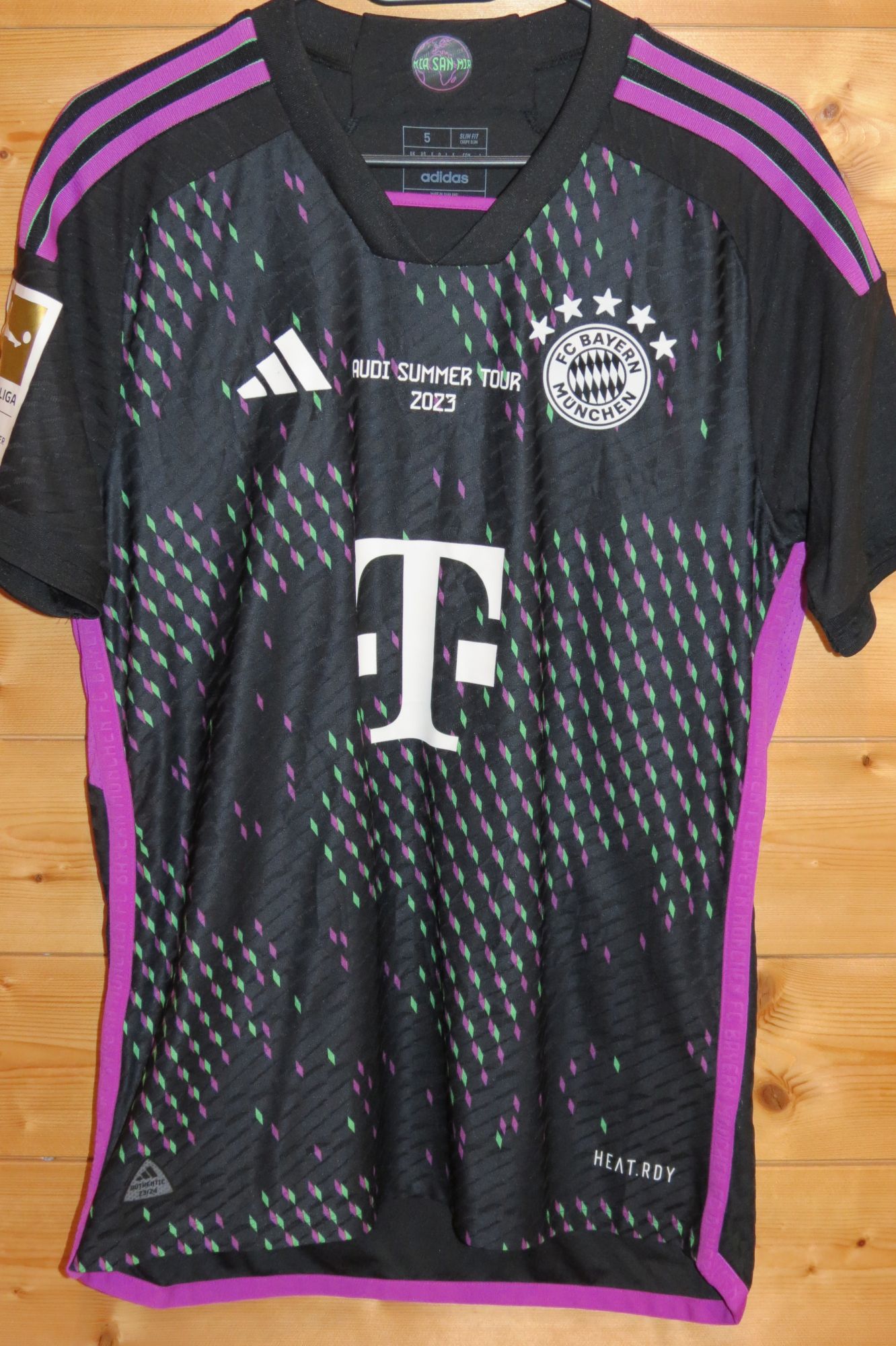 trikot-1753-bayern-kraetzig-fEE4EDBDF-EF91-BA1E-0344-1FDDE44FB305.jpg