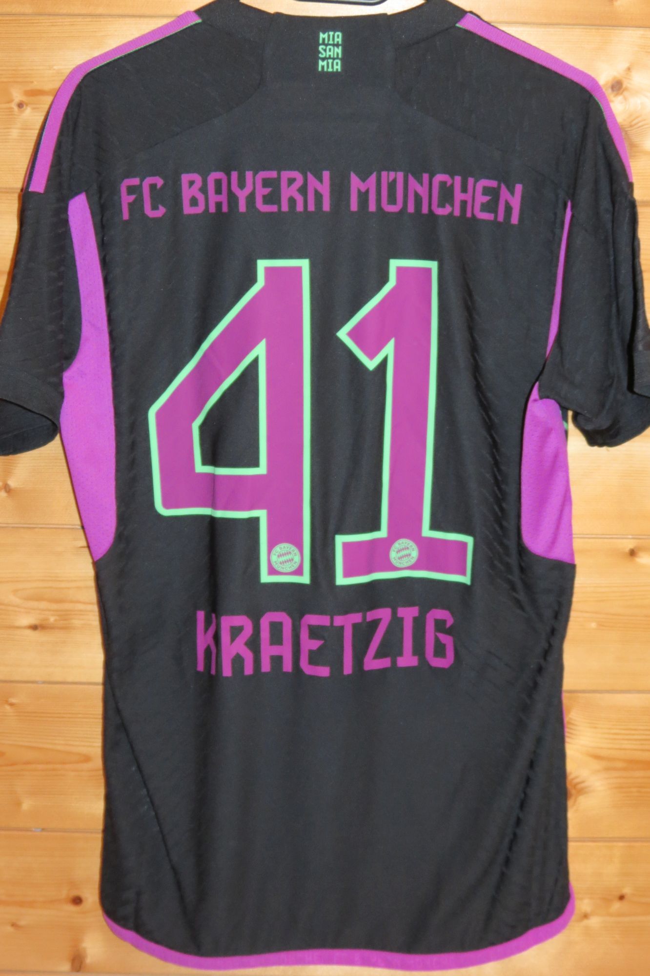 trikot-1753-bayern-kraetzig-rA5A801CE-C414-2BB5-39AE-372A57A055B7.jpg