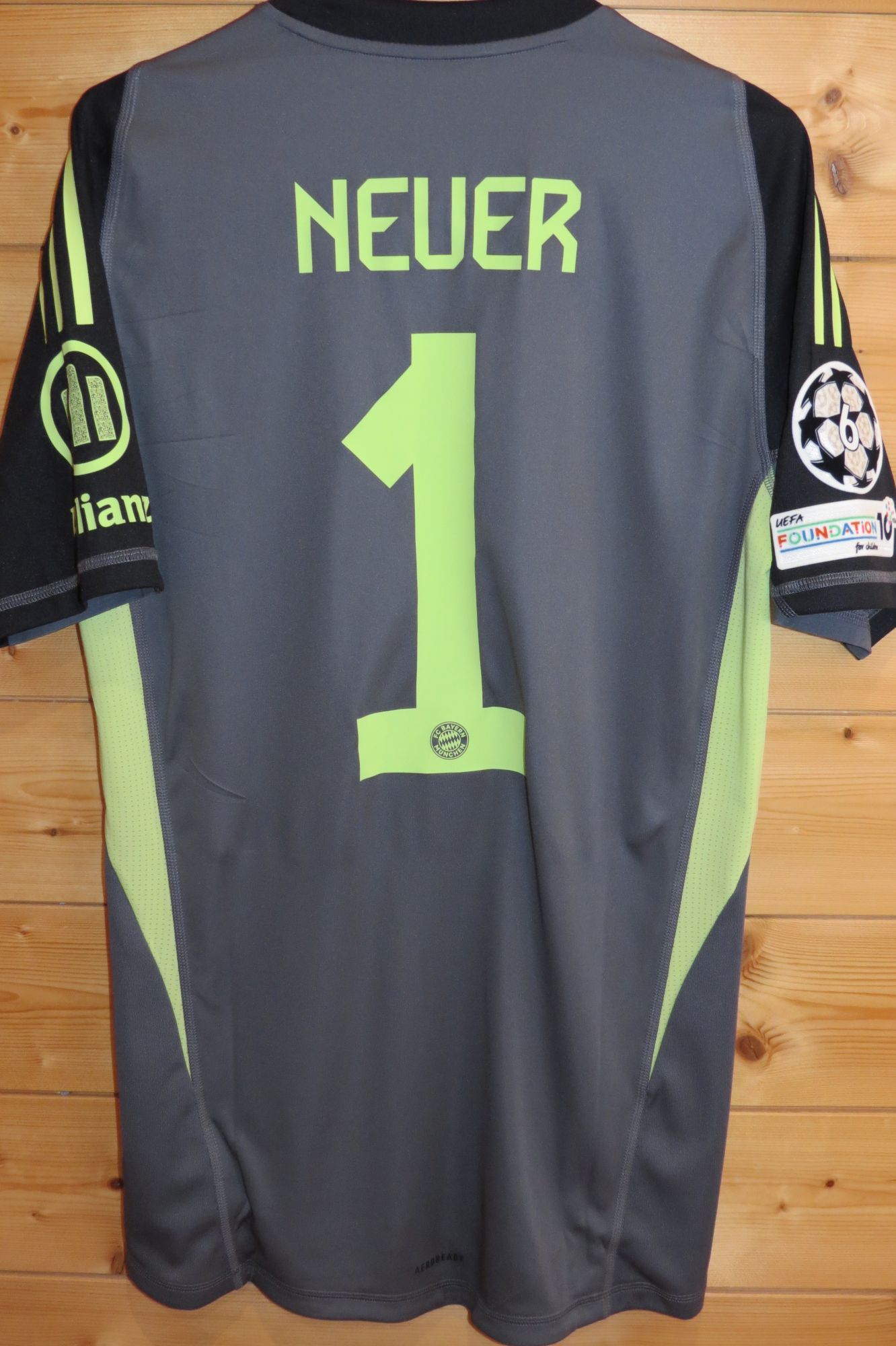 trikot-1737-bayern-neuer-rE5A68B6B-5164-70B9-4167-6716939A0965.jpg