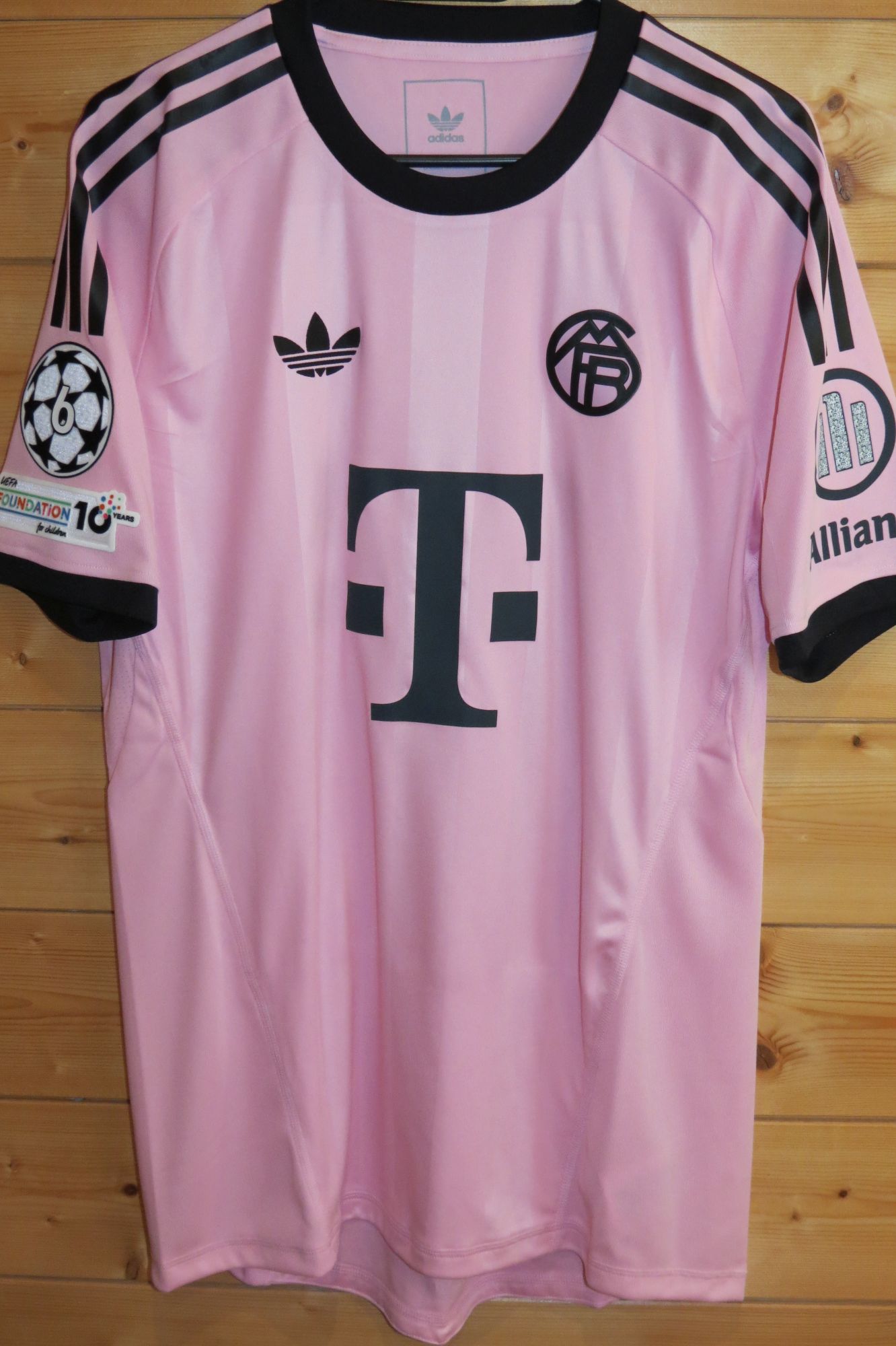 trikot-1739-bayern-neuer-f8BEBDF13-AA04-DA2F-5742-49ED846197F4.jpg