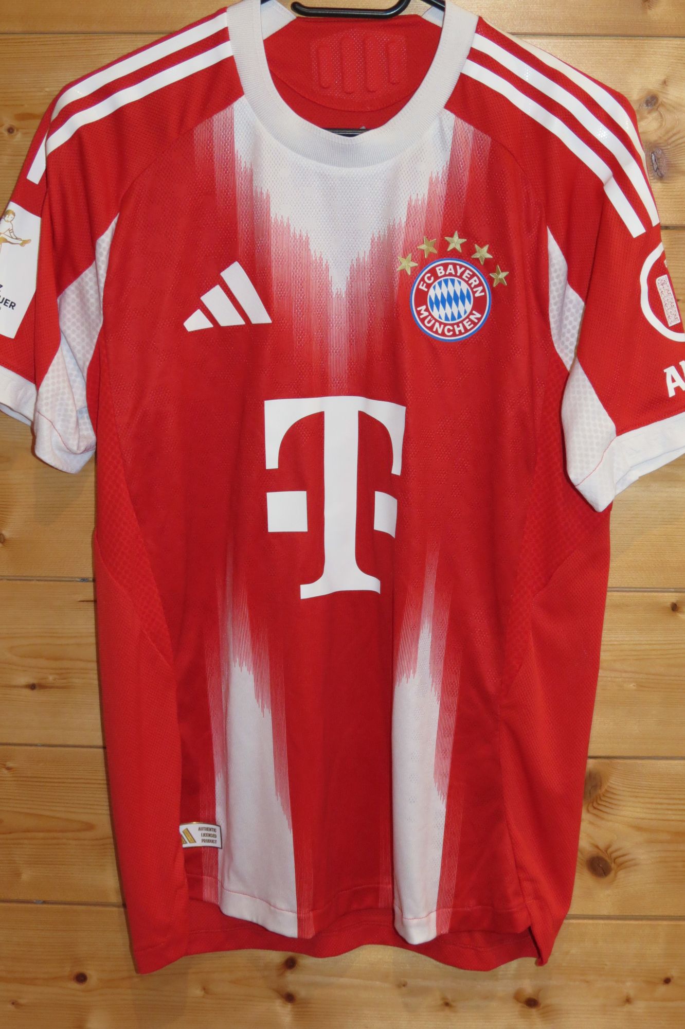trikot-1757-bayern-gnabry-f00FF878B-301D-2354-1C63-D958FDC00A3C.jpg
