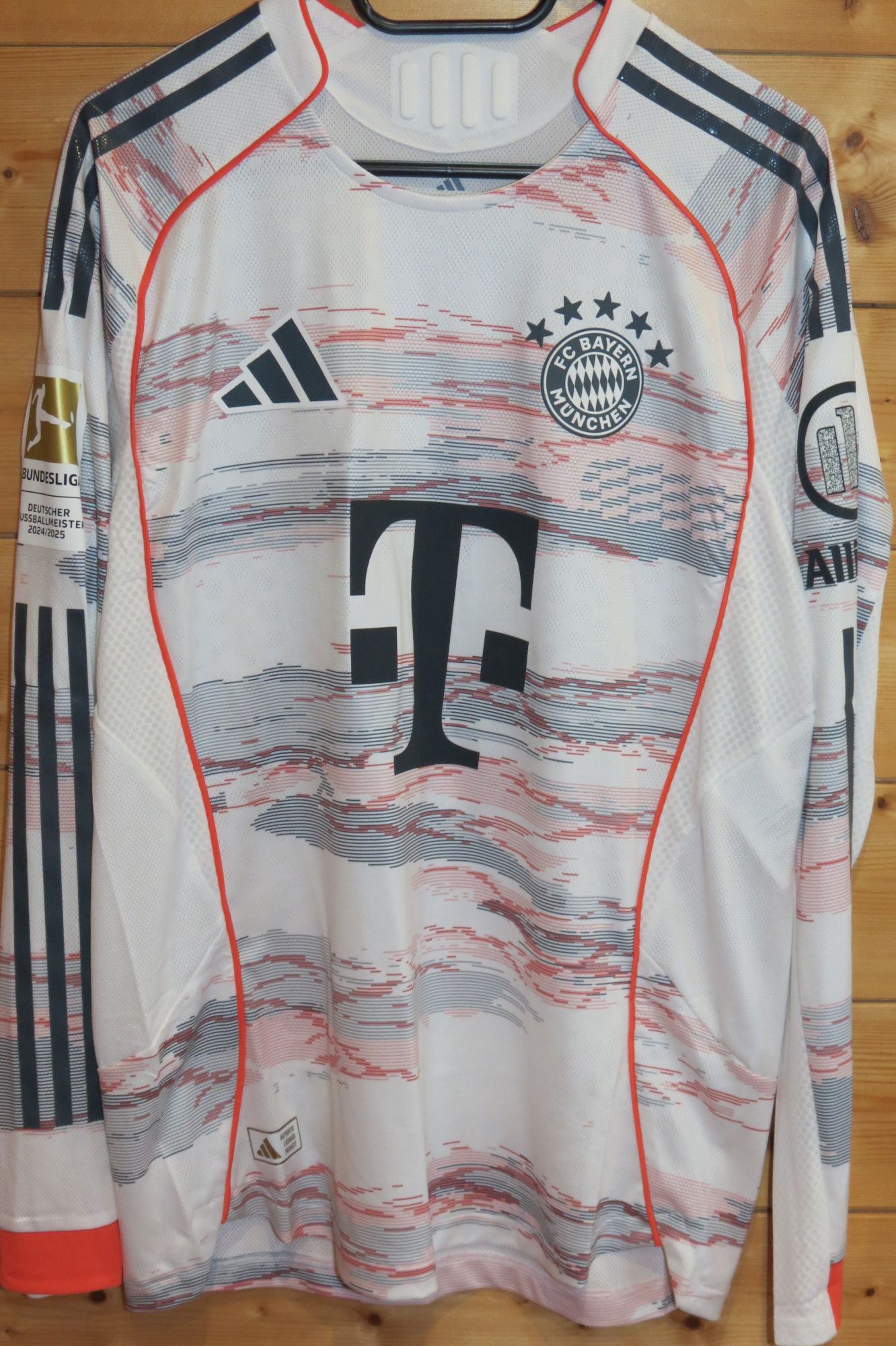 trikot-1758-bayern-karl-f16B716C2-BA86-9E38-77AA-90DC4B04B836.jpg
