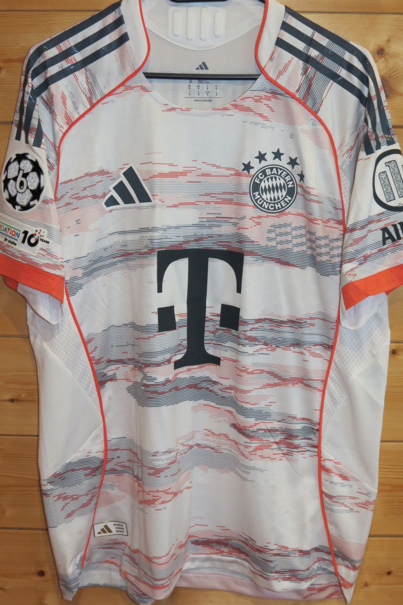 trikot-1763-bayern-upamecano-f9A991BA0-8620-95AC-3254-F865CC41B77D.jpg