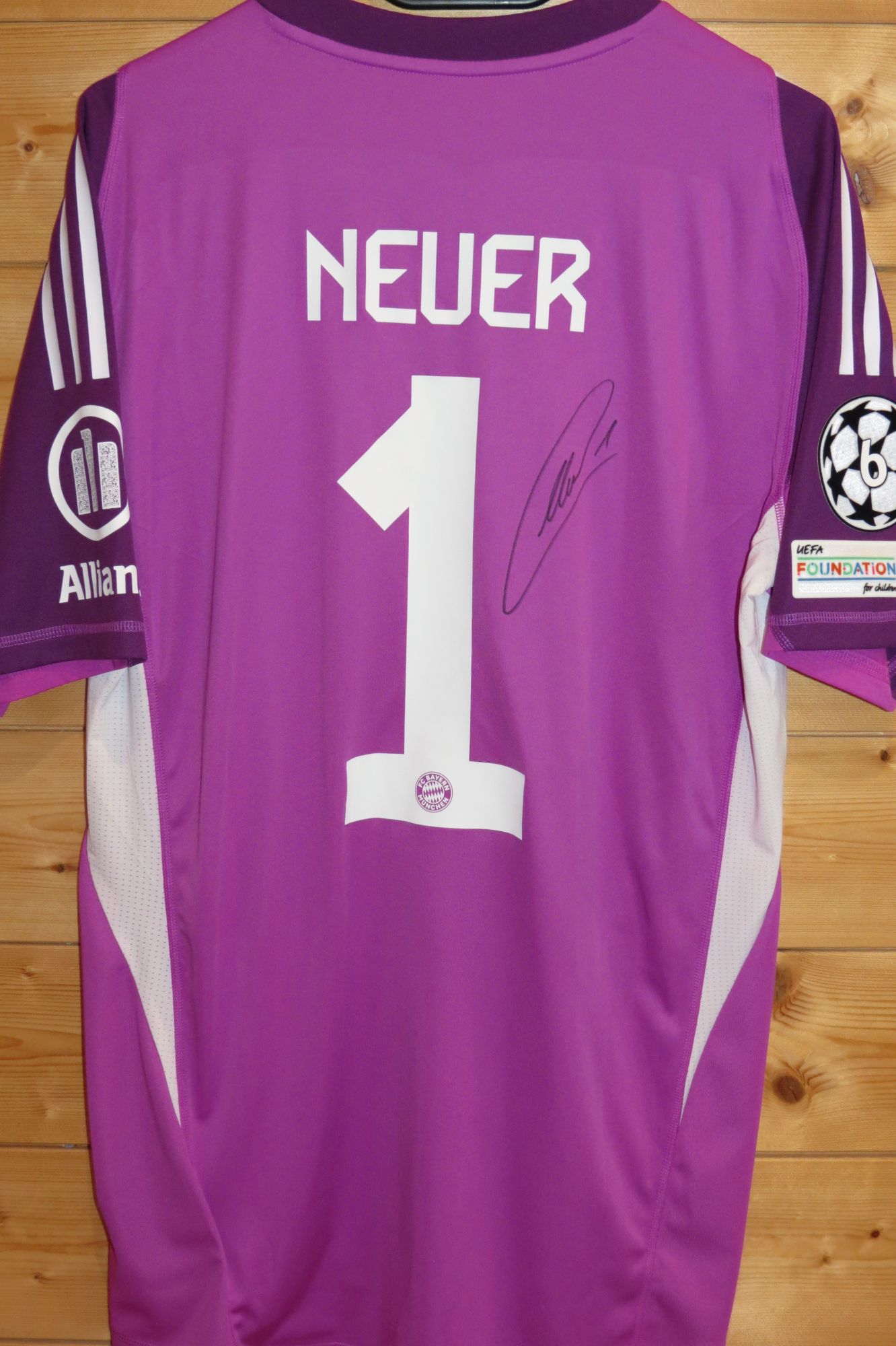 trikot-1768-bayern-neuer-r97DA2D04-2561-8500-4AE8-B0D7C7BD2415.jpg