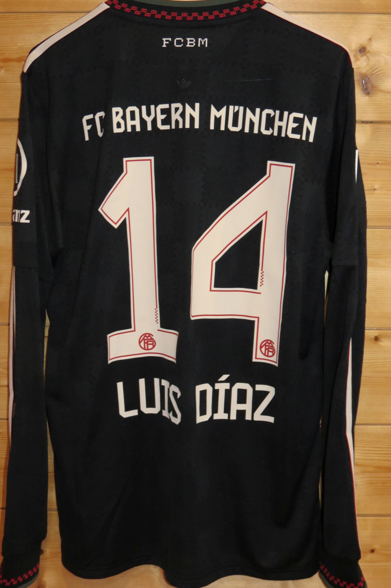 trikot-1780-bayern-diaz-r1B391F8A-129A-EF62-B28E-83A470E8248A.jpg