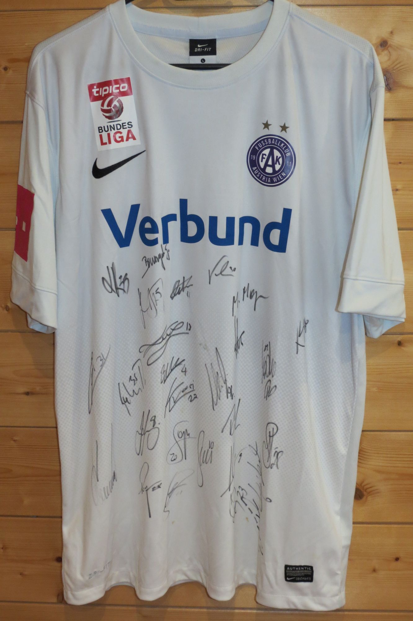 trikot-1679-austria-suttner-f0E84BC41-E5B1-0B17-0428-1A6A7F73DE54.jpg