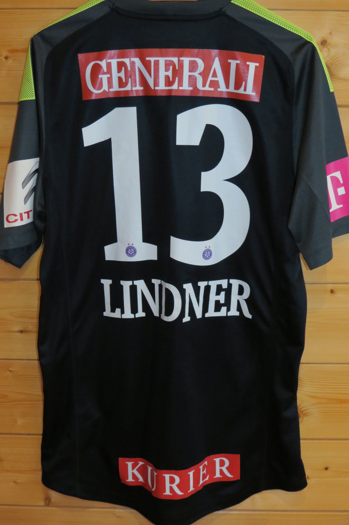 trikot-1743-austria-lindner-r237997C8-1D22-6926-133E-3D2C25F7E9E5.jpg