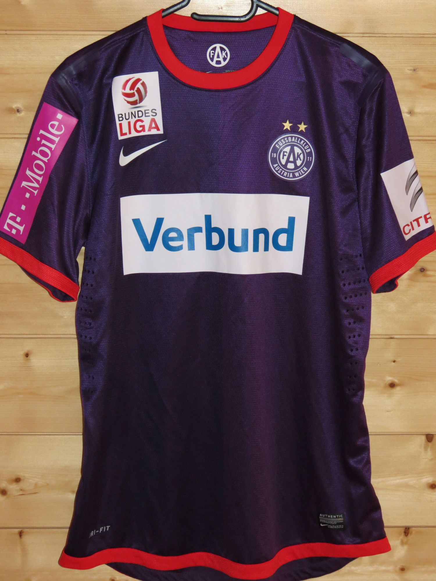 trikot-779-austria-suttner-f69927AA1-35C4-1BB5-7E9F-3CB32F10E4ED.jpg