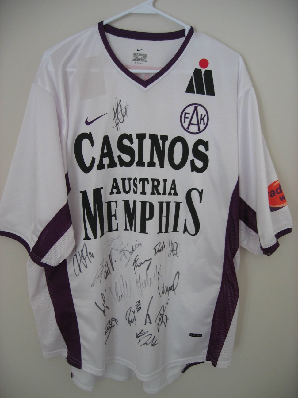trikot-327-austria-linz-fFD09E65C-E315-09FD-3880-BE24DE953A9C.jpg