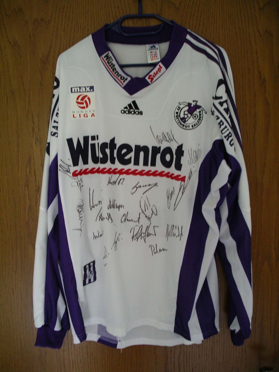 trikot-061-salzburg-polster-fF932333D-D05B-EB99-1203-1638D7EE6E28.jpg