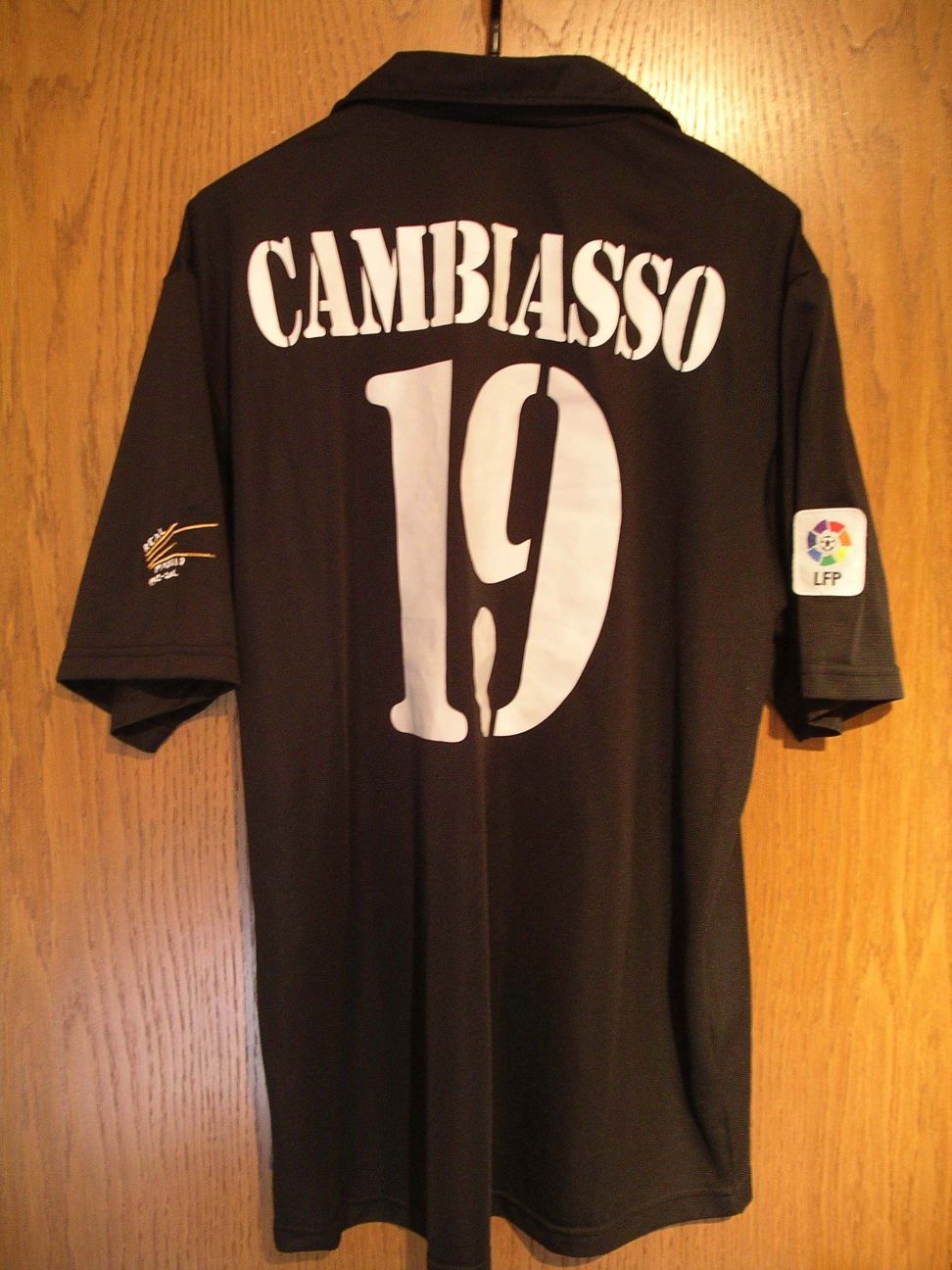 trikot-069-real-madrid-cambiasso-rE896718C-890C-E2D5-5105-89A689C3E944.jpg