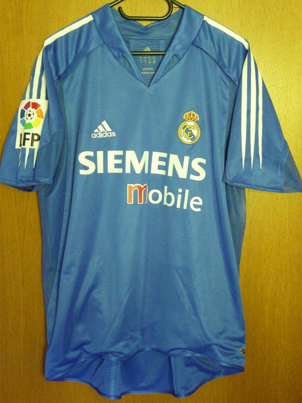 trikot-365-real-mejia-f030CDC3D-5C1C-E333-7BA3-824996A622C1.jpg