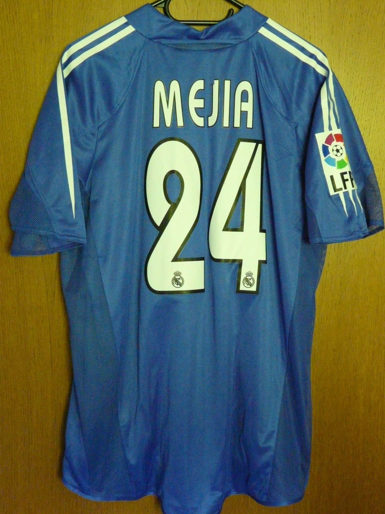trikot-365-real-mejia-rCC9DDBC3-24F3-8119-D9F5-91F2C3F86EA3.jpg