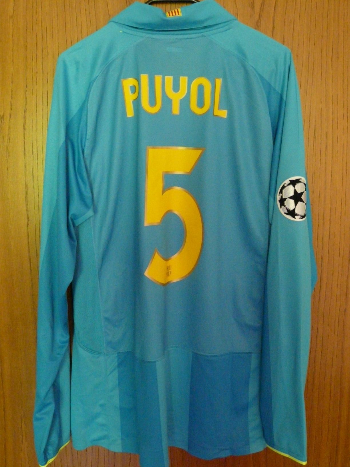 trikot-472-barcelona-puyol-r501E0803-126C-309F-AAB9-C3289C76BAC0.jpg