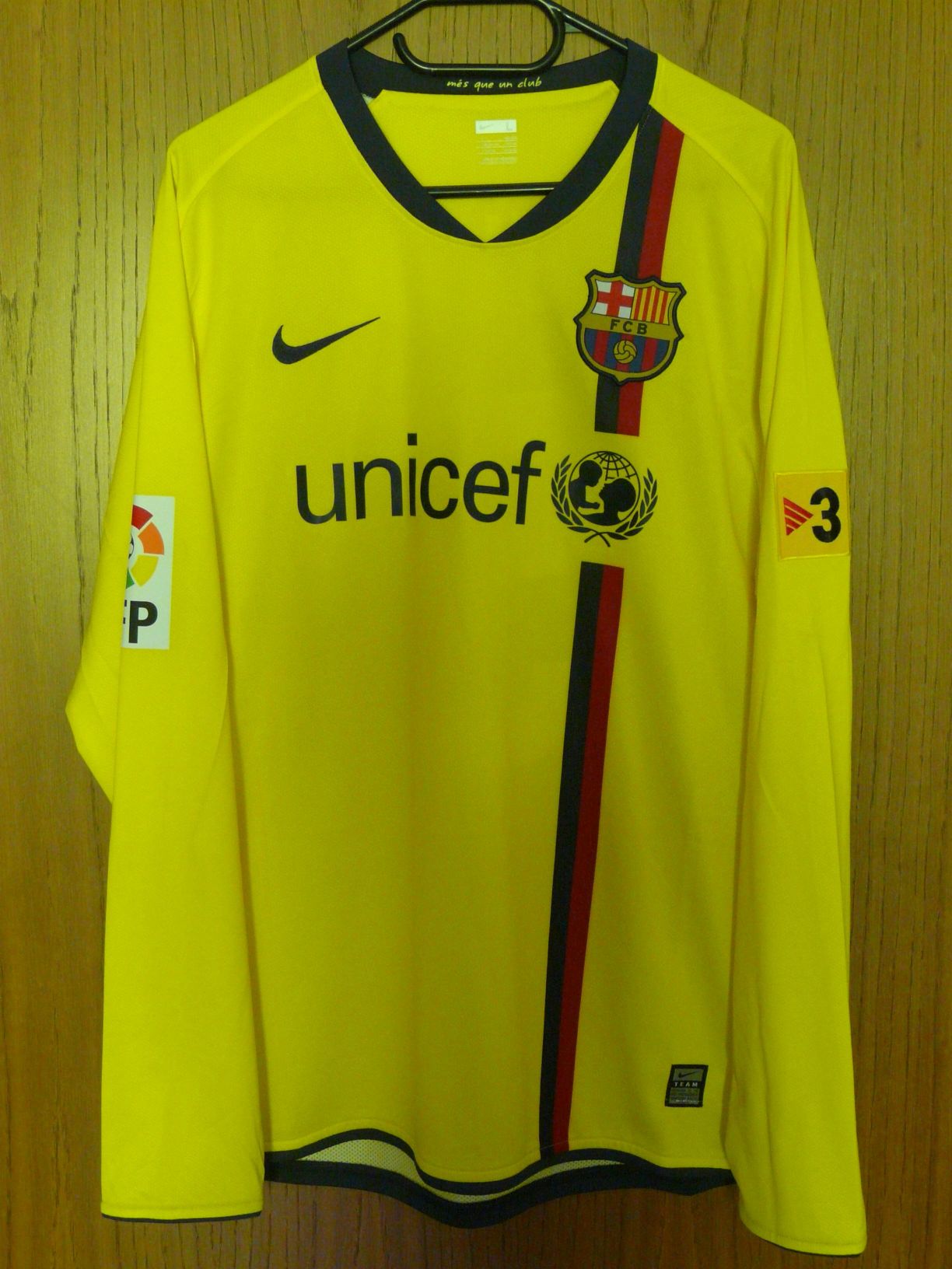 trikot-485-barcelona-puyol-f09CE1946-9708-59BB-4E0E-D9E0B5FDDB5D.jpg