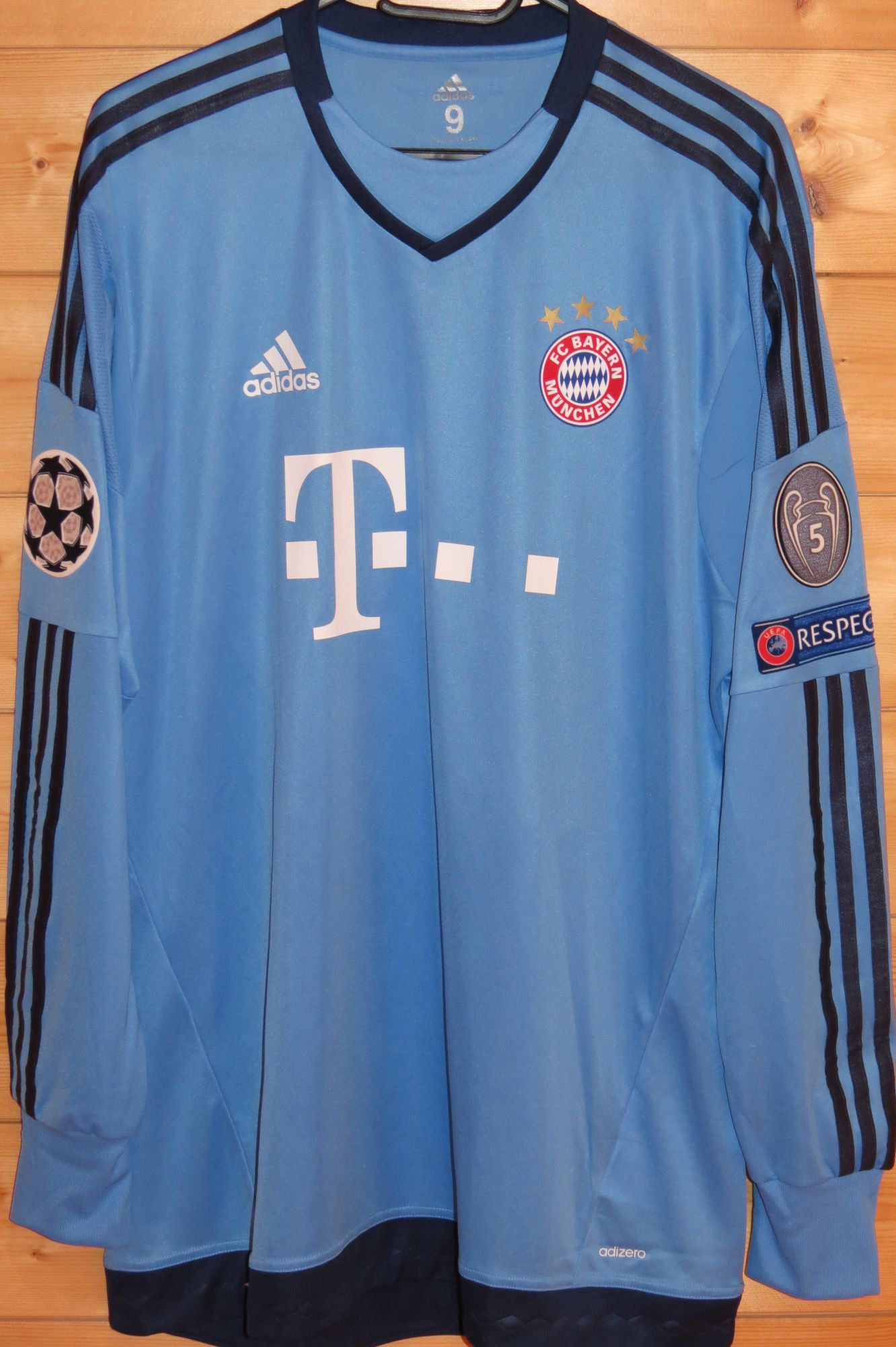 trikot-1010-bayern-starke-f8D3110C6-4BB2-4DB1-8D12-B6CE0F793CC7.jpg